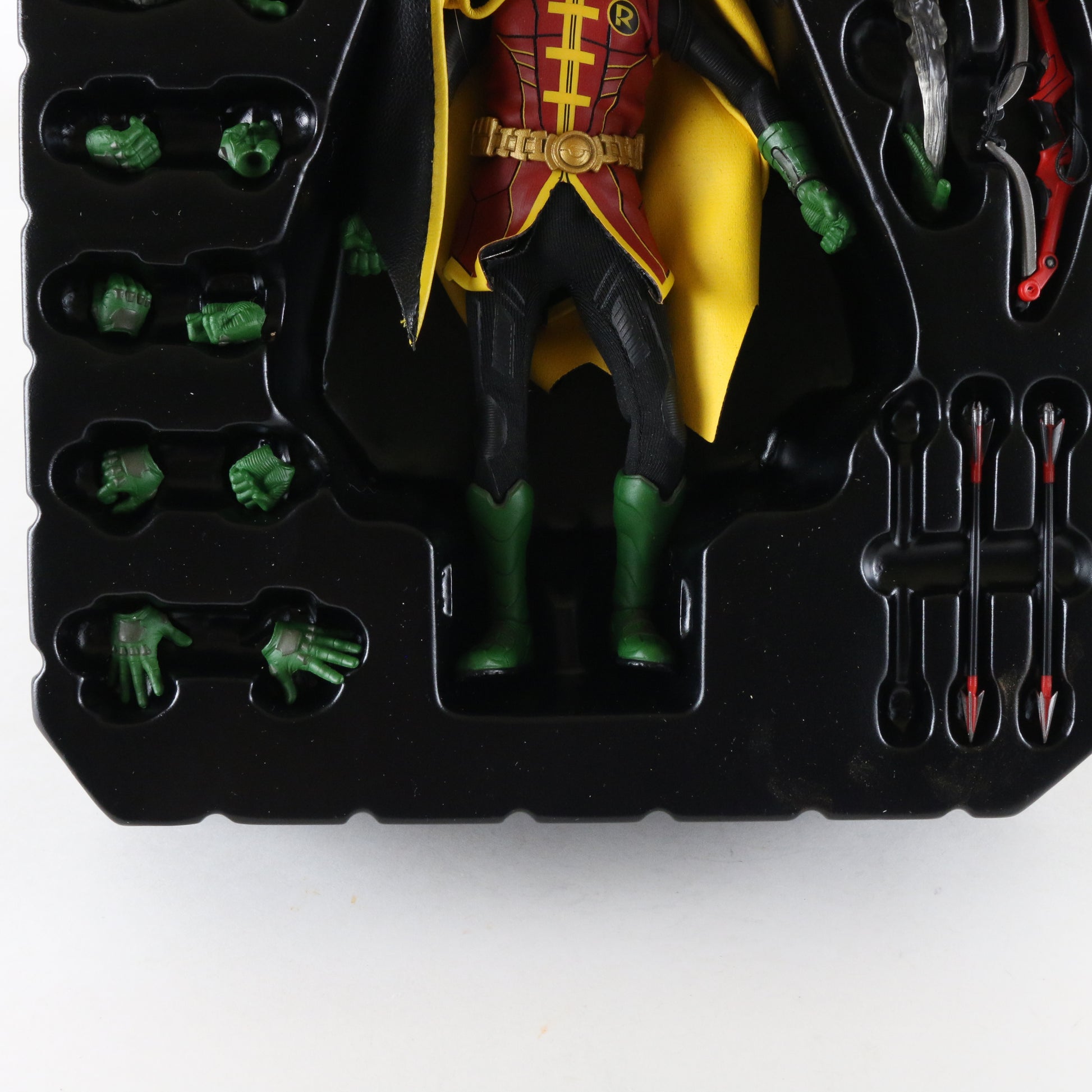 Robin Batman DC Comics Mezco 1:12 ONE:12 Figure W/ Accessories 76604
