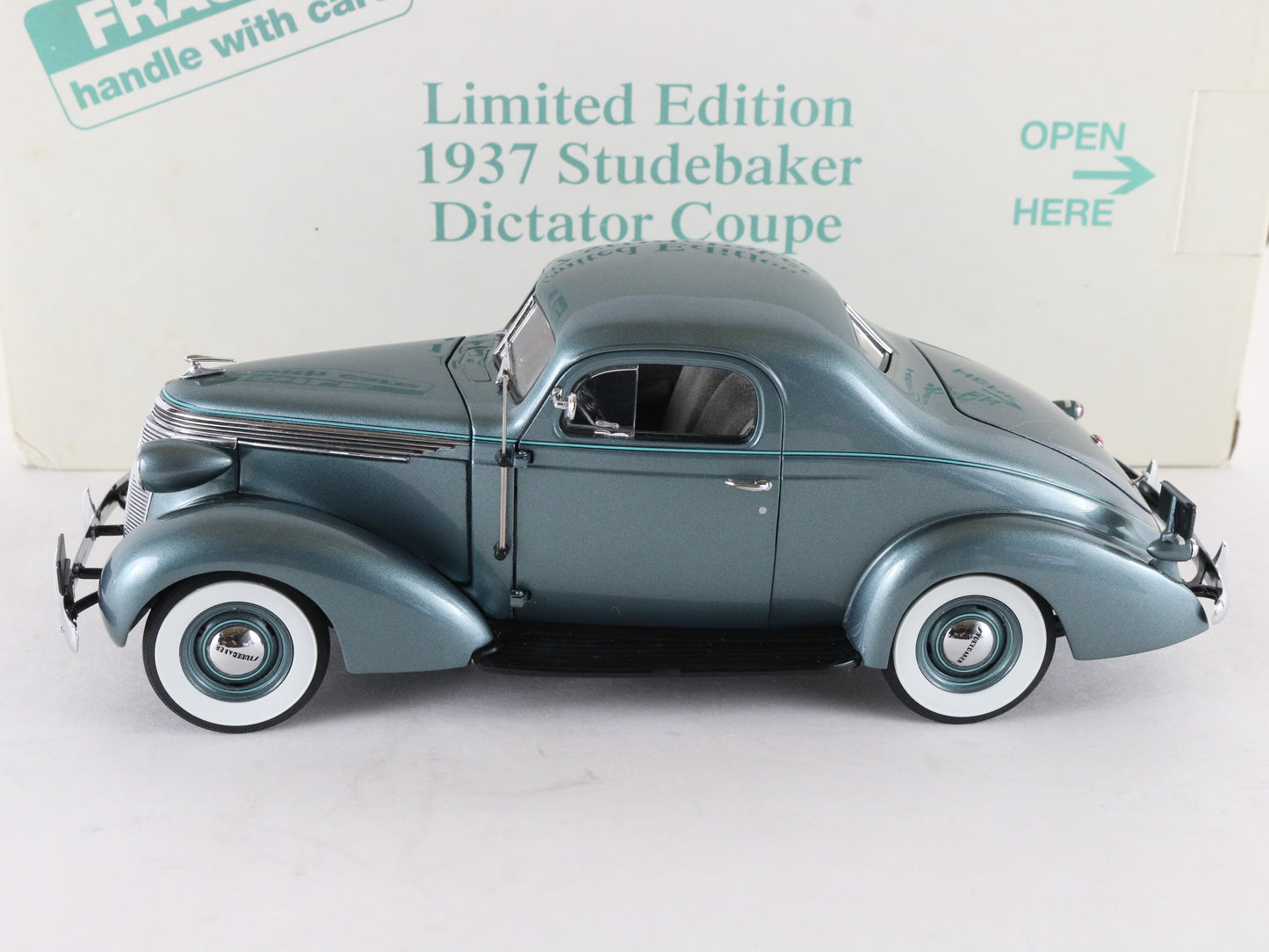 1937 Studebaker Dictator Coupe Blue Danbury Mint 1:24 Diecast Model 1959/5000