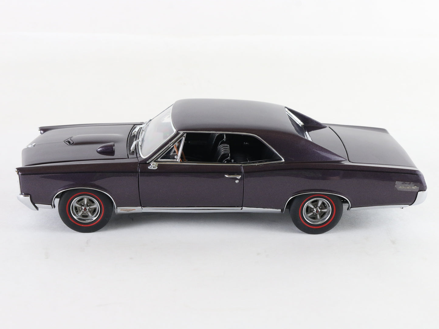 1967 Pontiac GTO Hardtop Plum Mist Purple Danbury Mint 1:24 Diecast Model Car