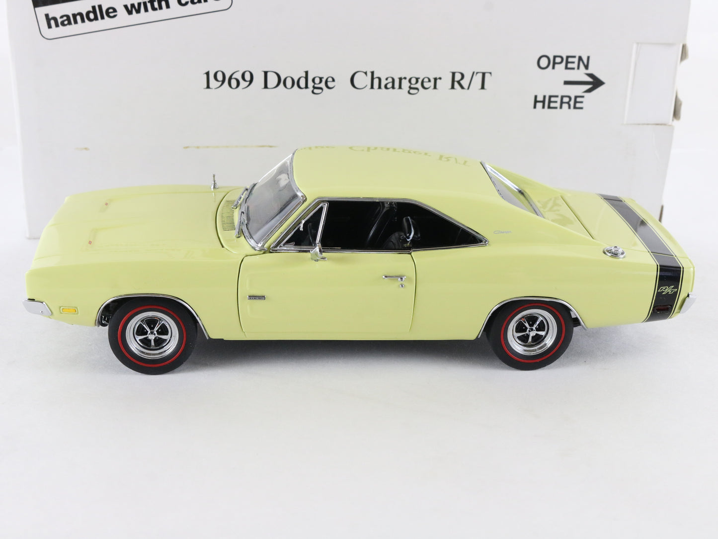 1969 Dodge Charger R/T Coupe Yellow Black Danbury Mint 1:24 Diecast Model