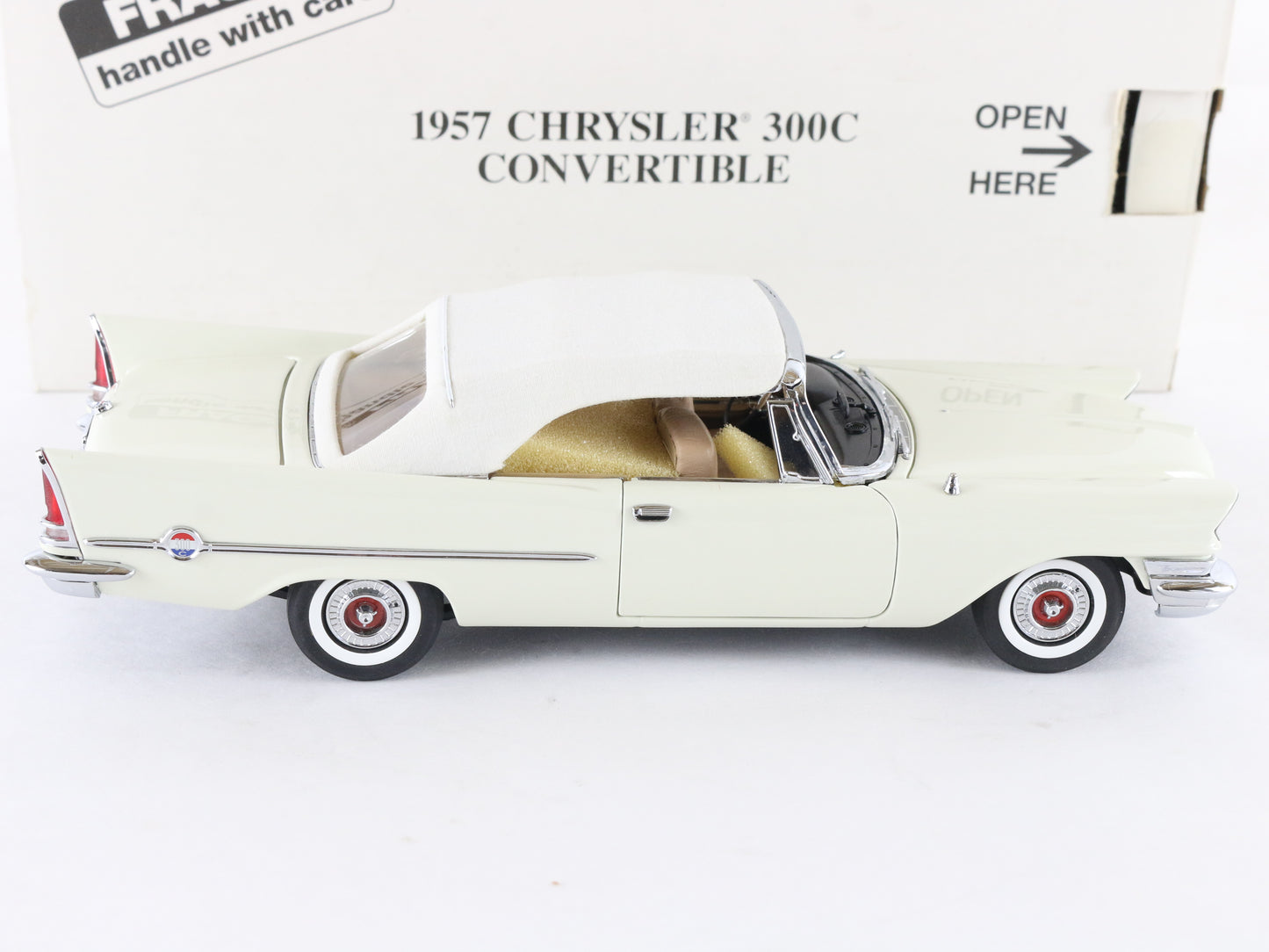 1957 Chrysler 300C Convertible White Danbury Mint 1:24 Diecast Model Car