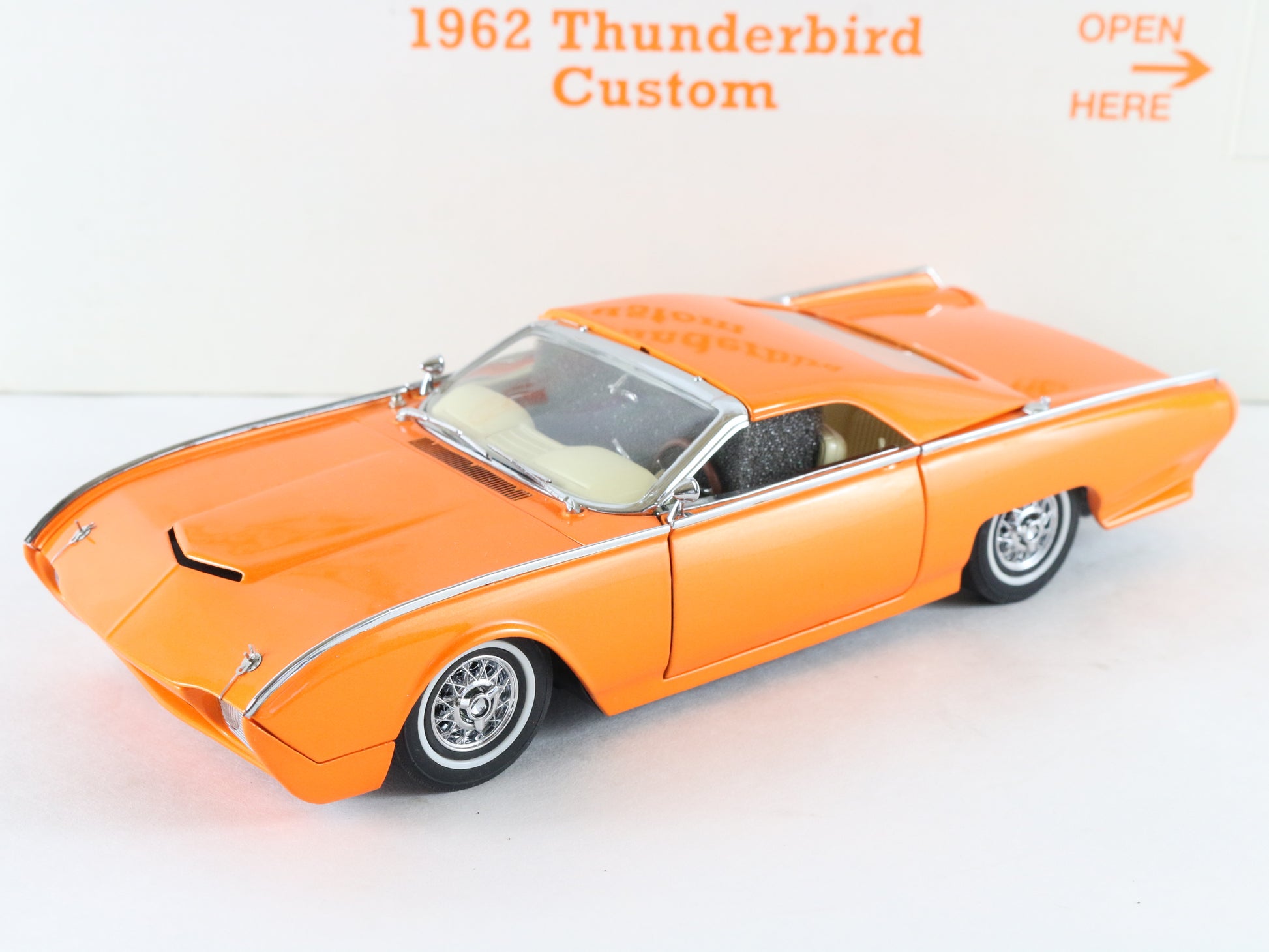 1962 Thunderbird Custom Orange Convertible Danbury Mint 1:24 Diecast Car