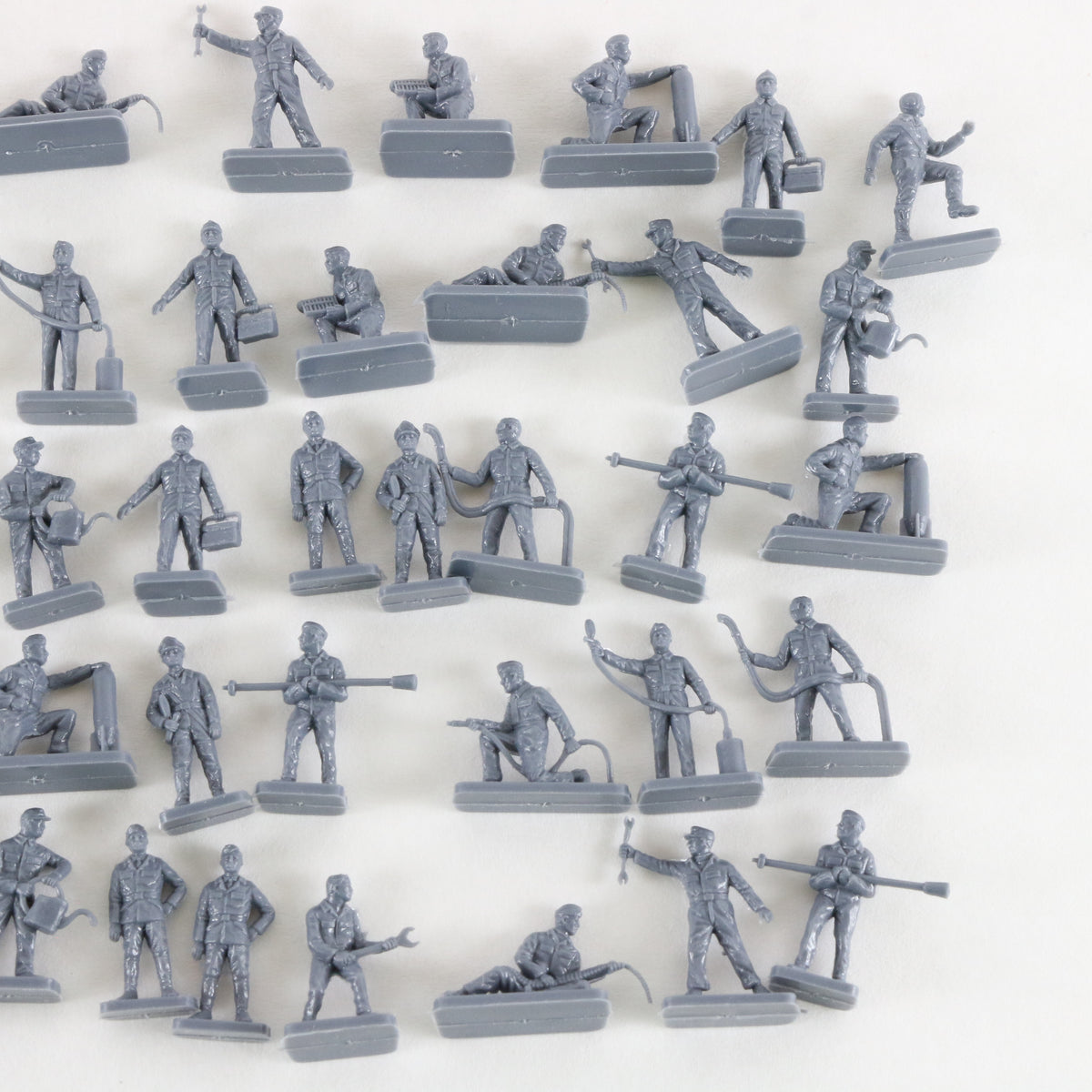 WWII German Luftwaffe Personnel Airfix 1:72 A01755 Plastic Model Figures