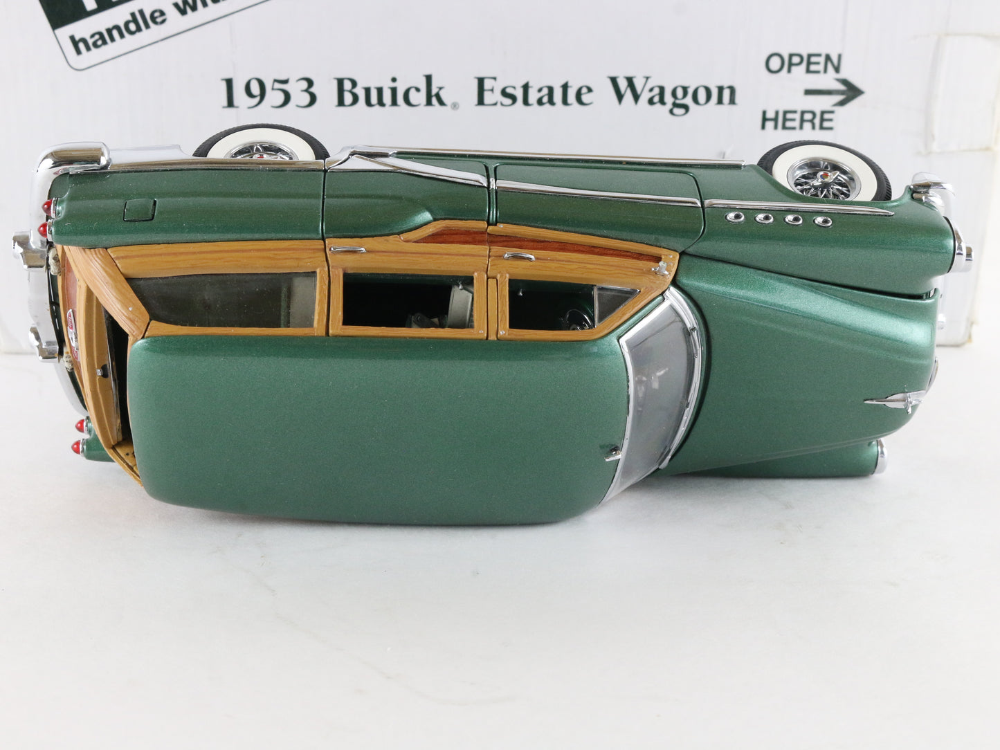 1953 Buick Estate Wagon Green Wood Panel Danbury Mint 1:24 Diecast Model