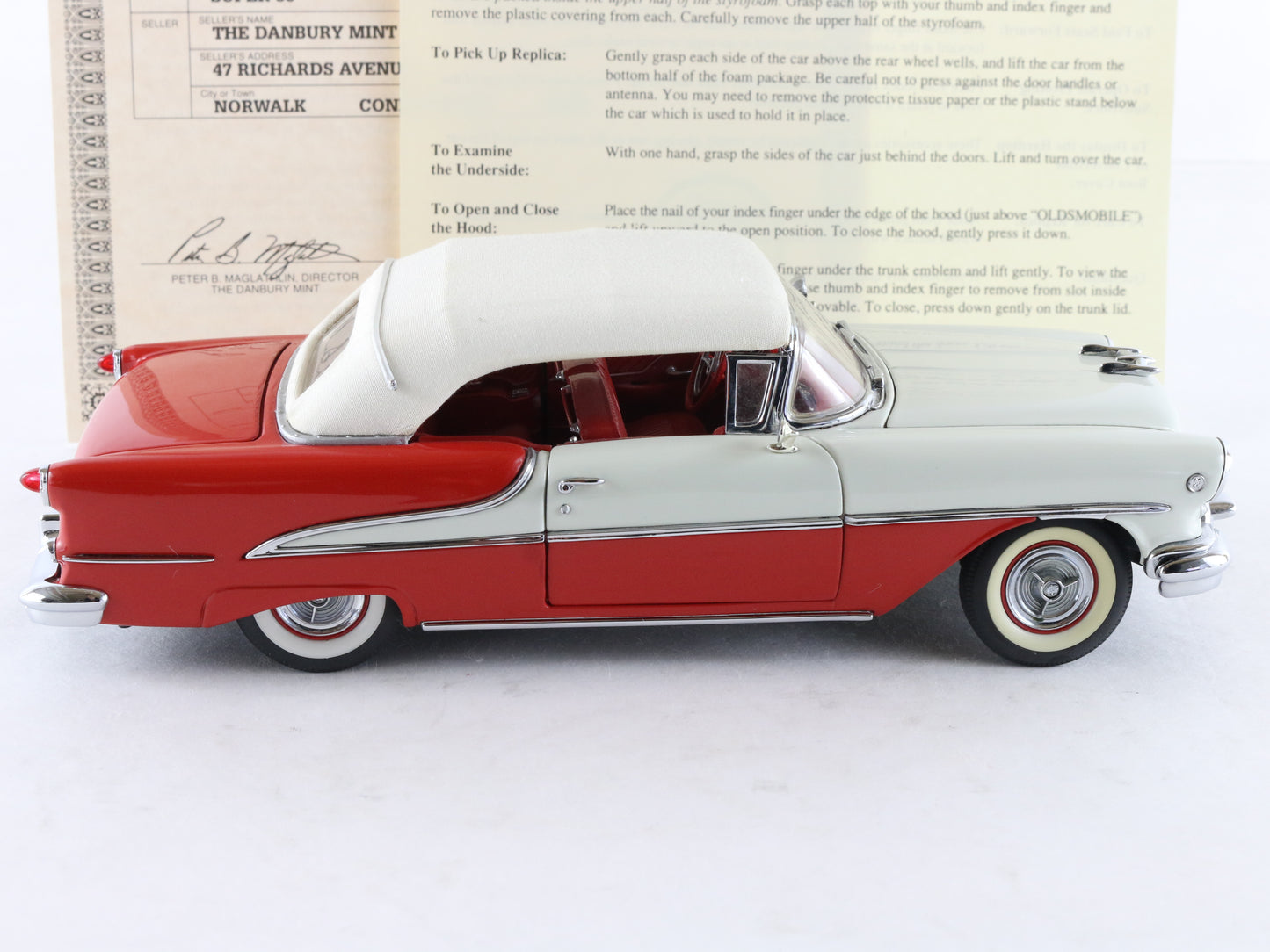 1955 Oldsmobile Super 88 Convertible Red White Danbury Mint 1:24 Model Car