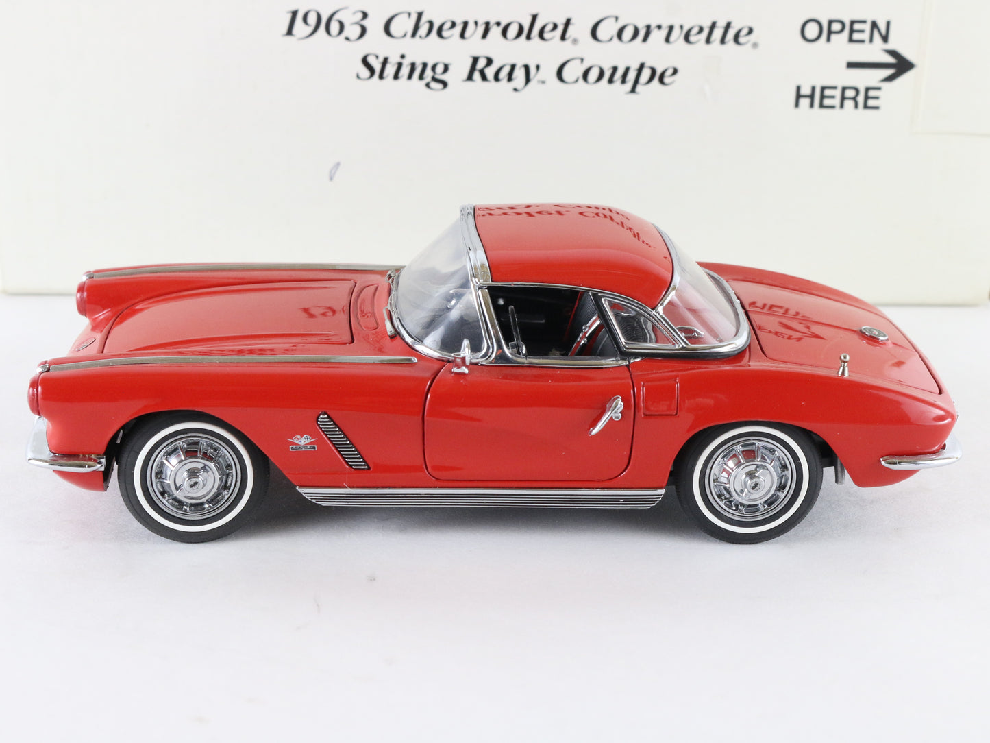 1962 Chevy Corvette Convertible Red Danbury Mint 1:24 Diecast Model Car