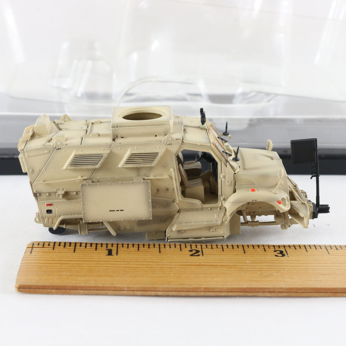 M1224 Maxxpro Mine Resistant USMC T-Model 1:72 Plastic Military Vehicle