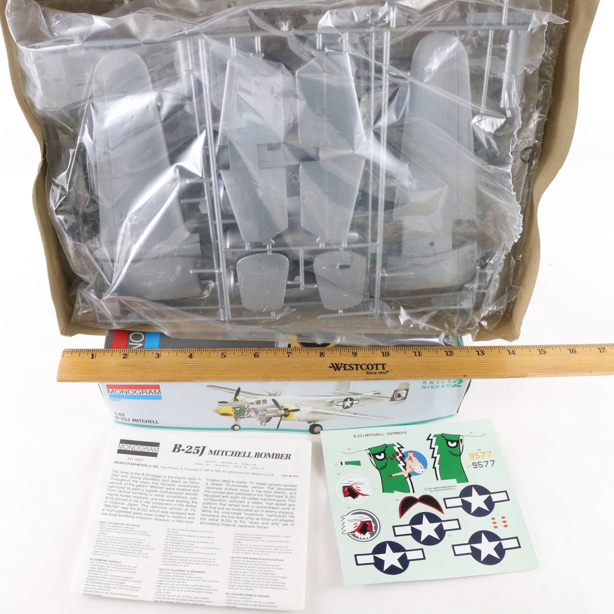 B-25J Mitchell Medium Bomber Plane Monogram 1:48 Model Aircraft Kit 5507