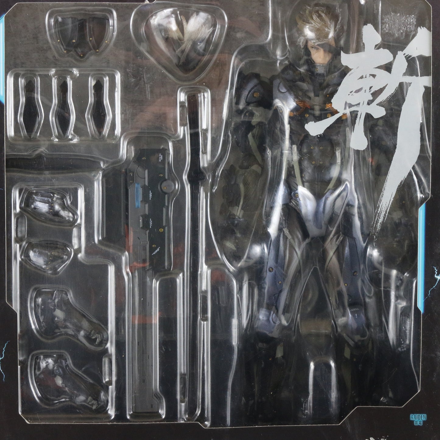 Metal Gear Rising Revengeance Raiden Play Arts Kai  Figure