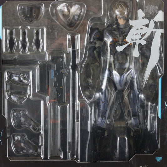Metal Gear Rising Revengeance Raiden Play Arts Kai  Figure