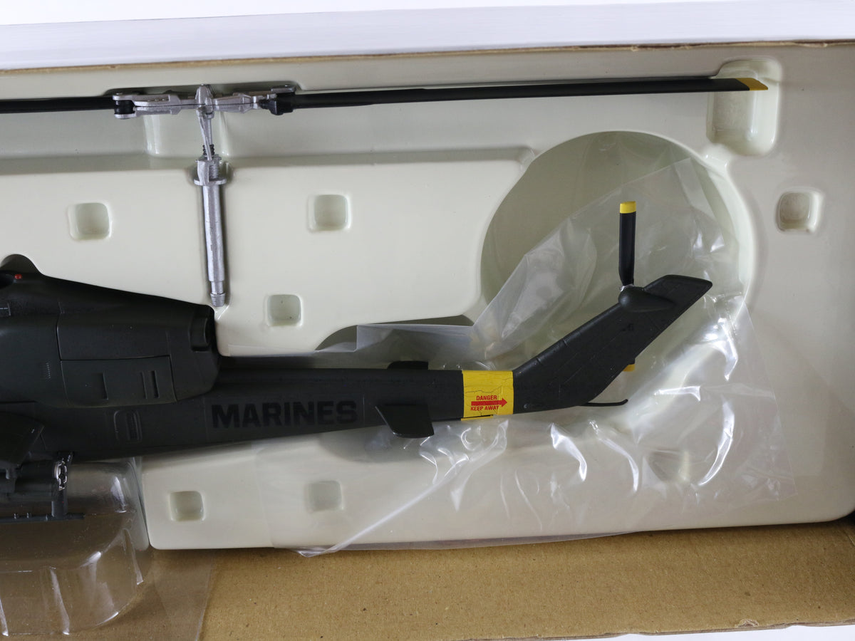 AH-1J Cobra Helciopter USMC HML-367 Bell Unsung Heroes Corgi 1:48 51204 Vehicle
