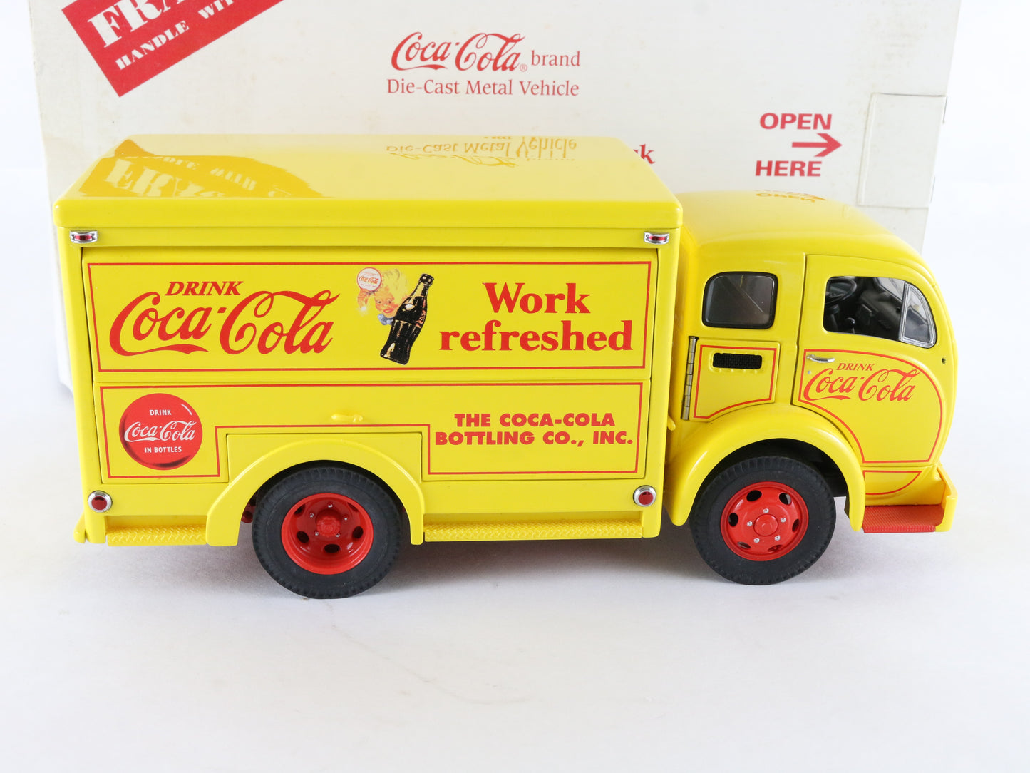 1955 White 3000 Coca Cola Delivery Truck Yellow Danbury Mint 1:24 Diecast Model