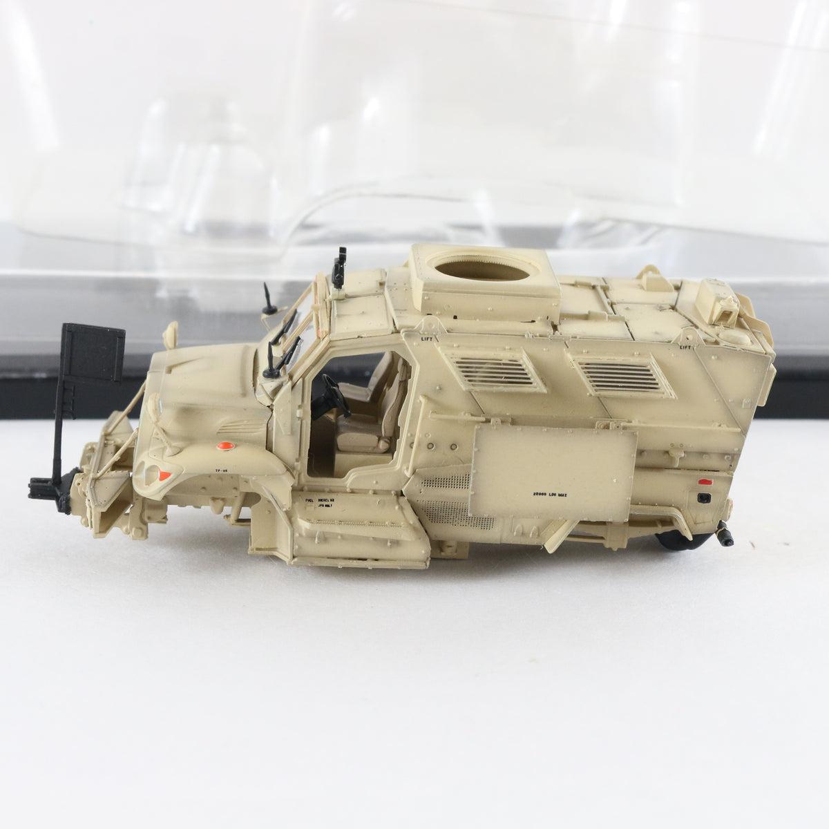 M1224 Maxxpro Mine Resistant USMC T-Model 1:72 Plastic Military Vehicle