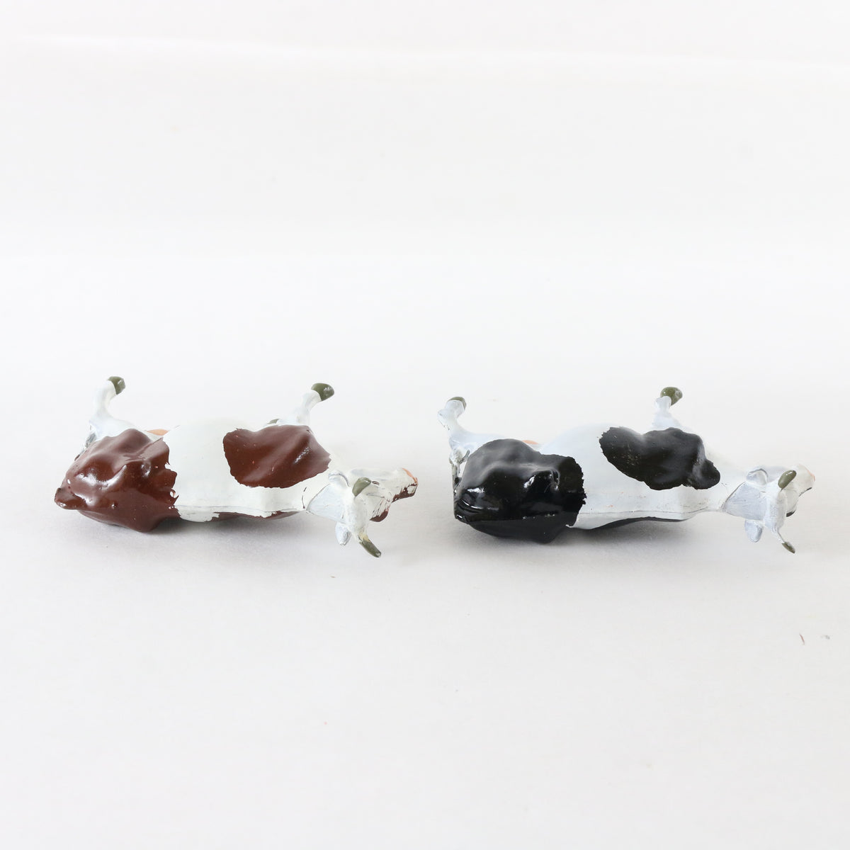 Lot Of 2 Friesian & Guernsey Cows Britains 54mm Metal Figures
