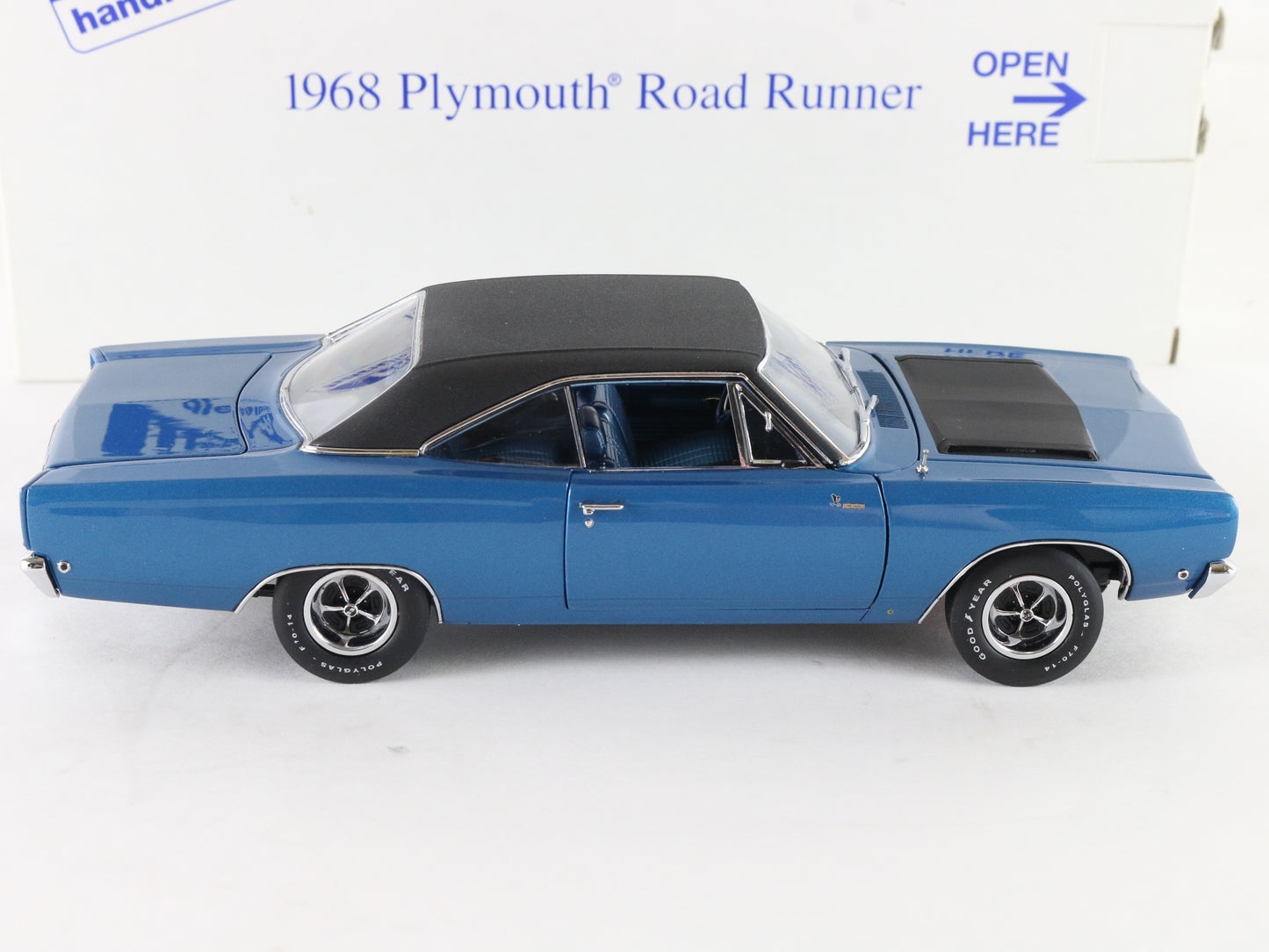 1968 Plymouth Road Runner Hardtop Electric Blue Danbury Mint 1:24 Diecast Model