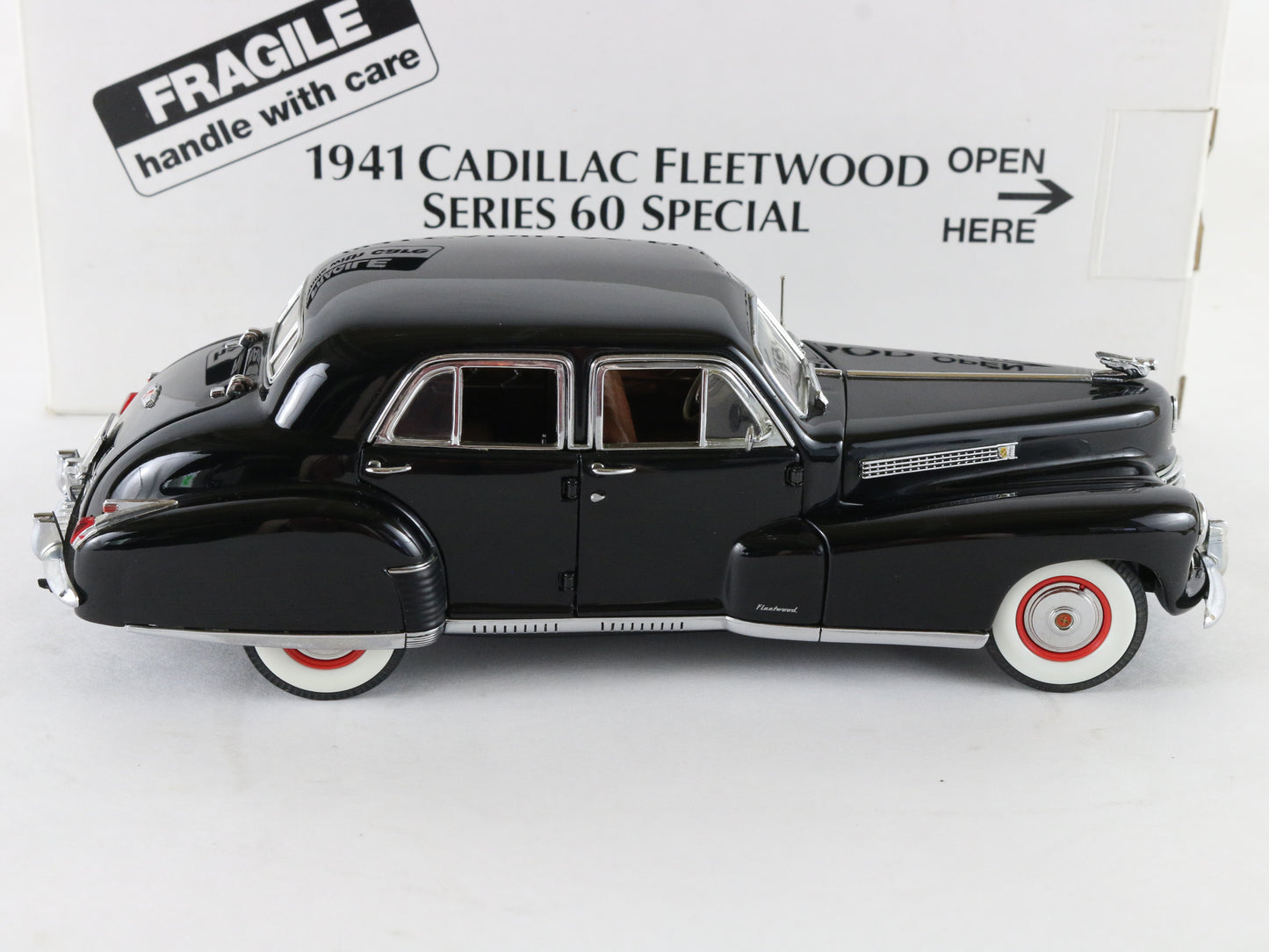 1941 Cadillac Fleetwood Series 60 Special Black Danbury Mint 1:24 Diecast Model