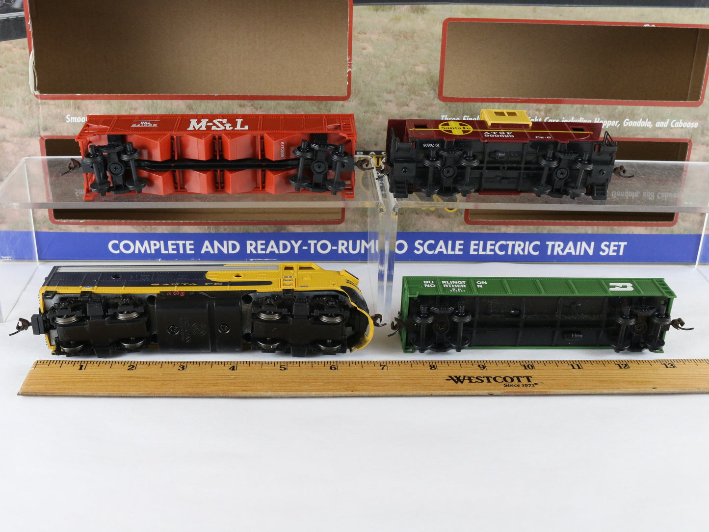Bachmann HO War Chief Santa Fe Diesel Locomotive Train Set UNUSED #00746