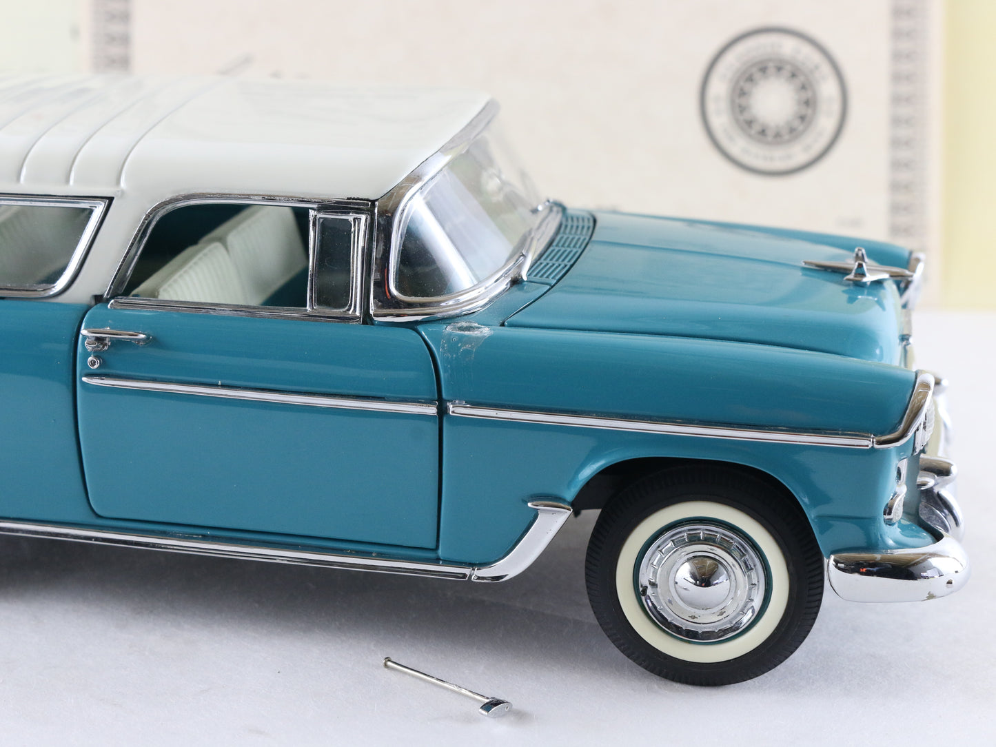 1955 Chevrolet Nomad Blue White Danbury Mint 1:24 Model Car W/ Paperwork