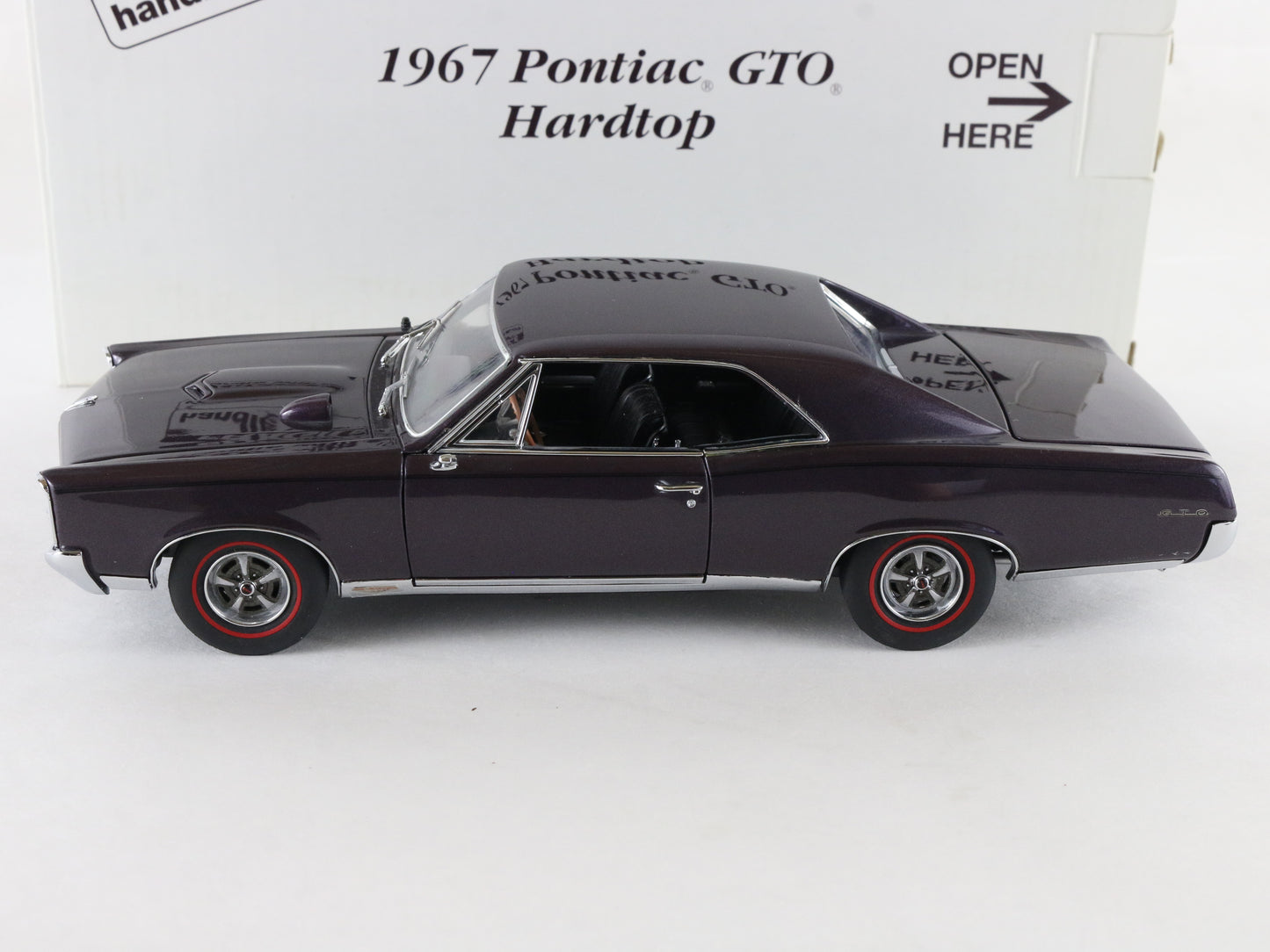 1967 Pontiac GTO Hardtop Dark Purple Danbury Mint 1:24 Diecast Model AS-IS