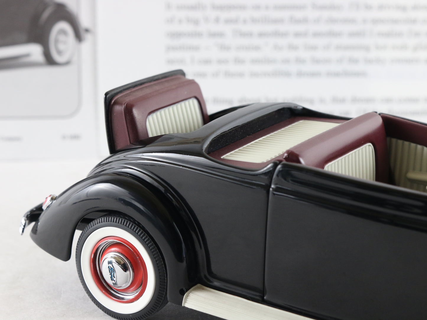 1936 Ford Hot Rod Deluxe Cabriolet Convertible Danbury Mint 1:24 Model Car