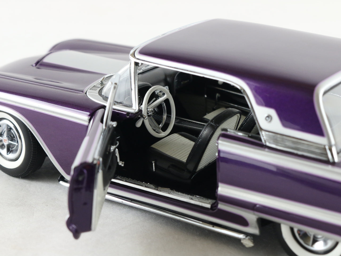 1958 Ford Thunderbird Watson Custom Purple Danbury Mint 1:24 Model Car