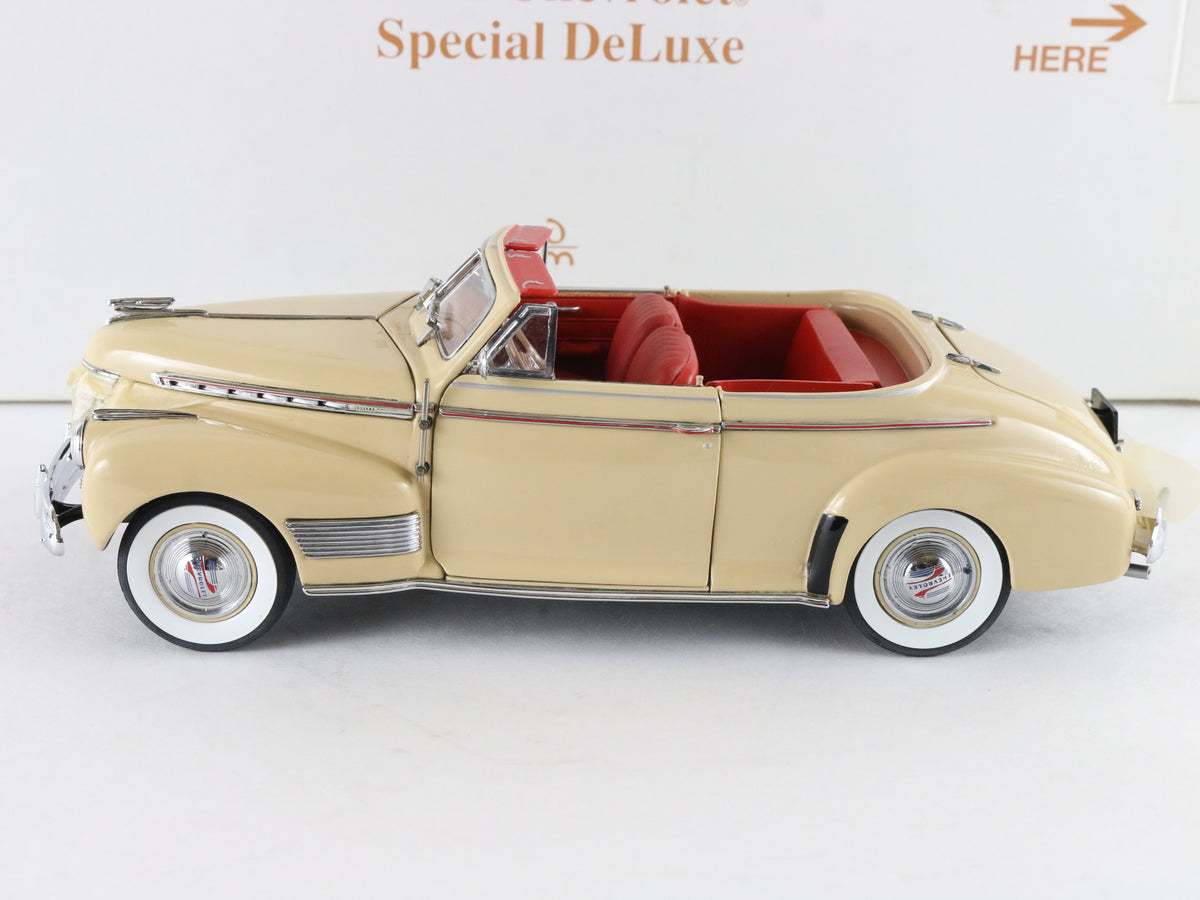 1941 Chevrolet Special Deluxe Convertible Tan Red Danbury Mint 1:24 Diecast
