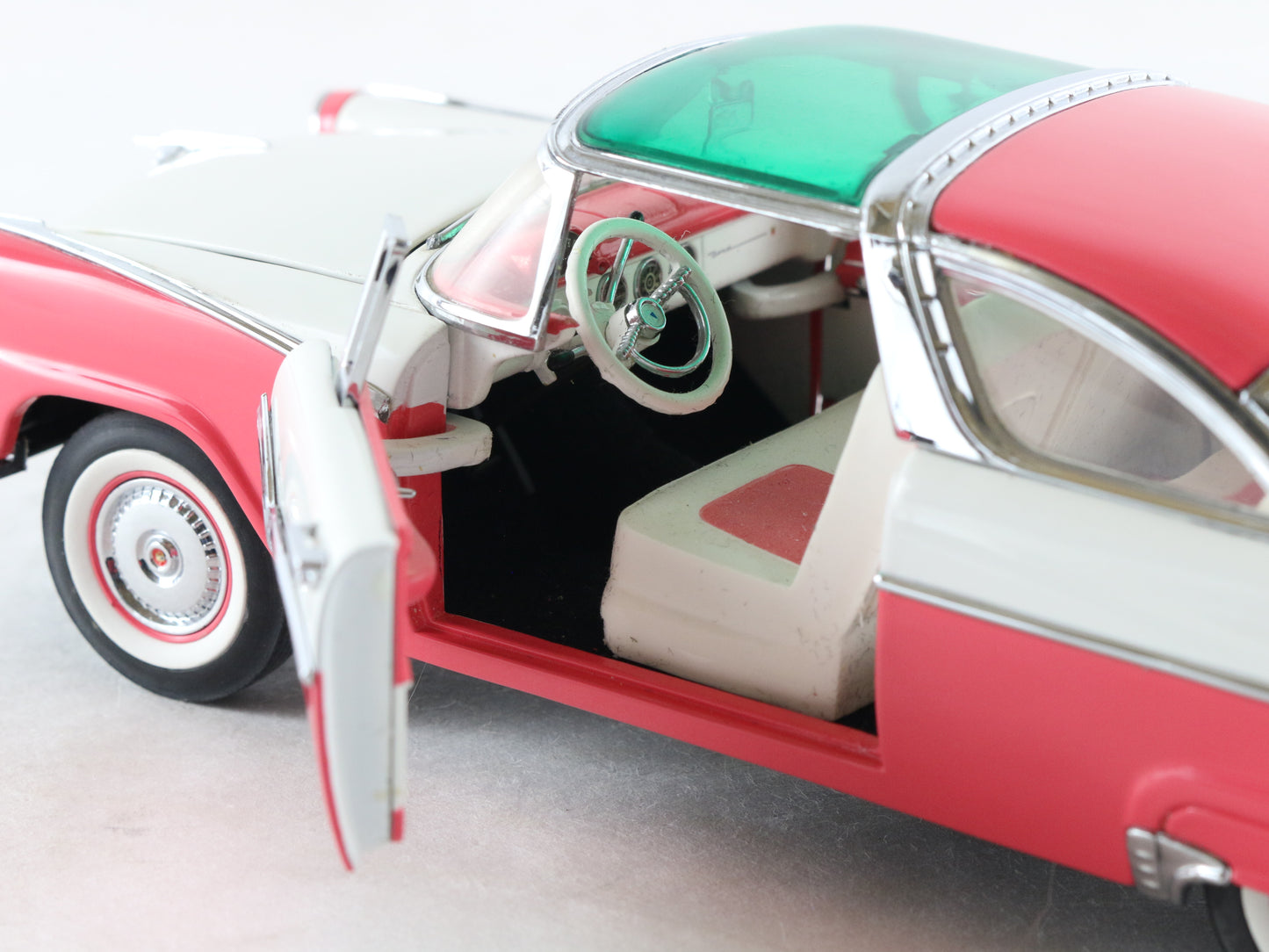 1955 Ford Crown Victoria Pink White Franklin Mint 1:24 Model Car
