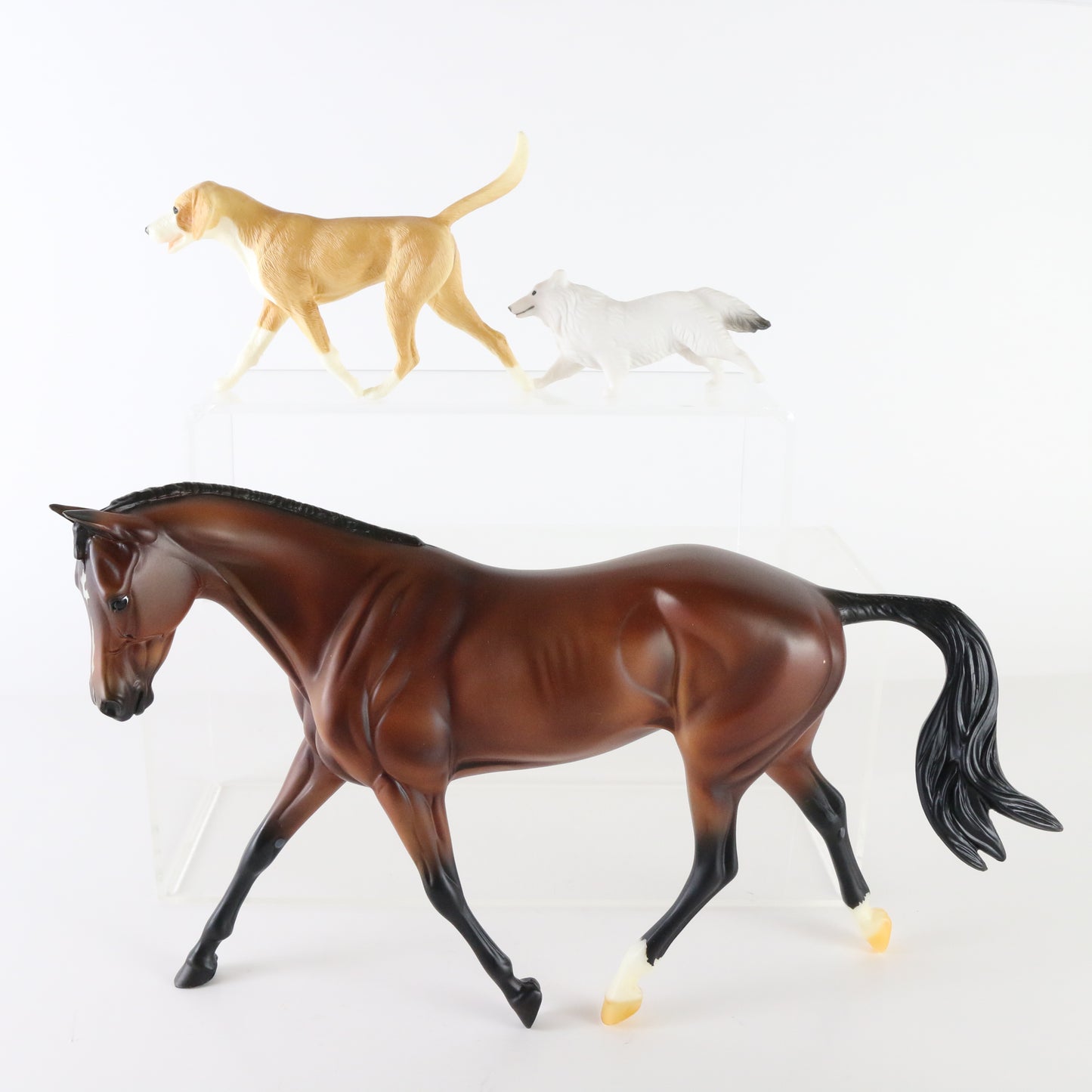 Breyer Protocol Strapeless Set W/ 2 Dogs Foxhound & Sheepdog Traditional Horse