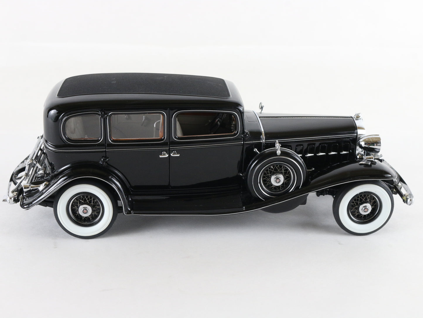 1932 Cadillac V-16 Sedan Black Danbury Mint 1:24 Diecast Model Car