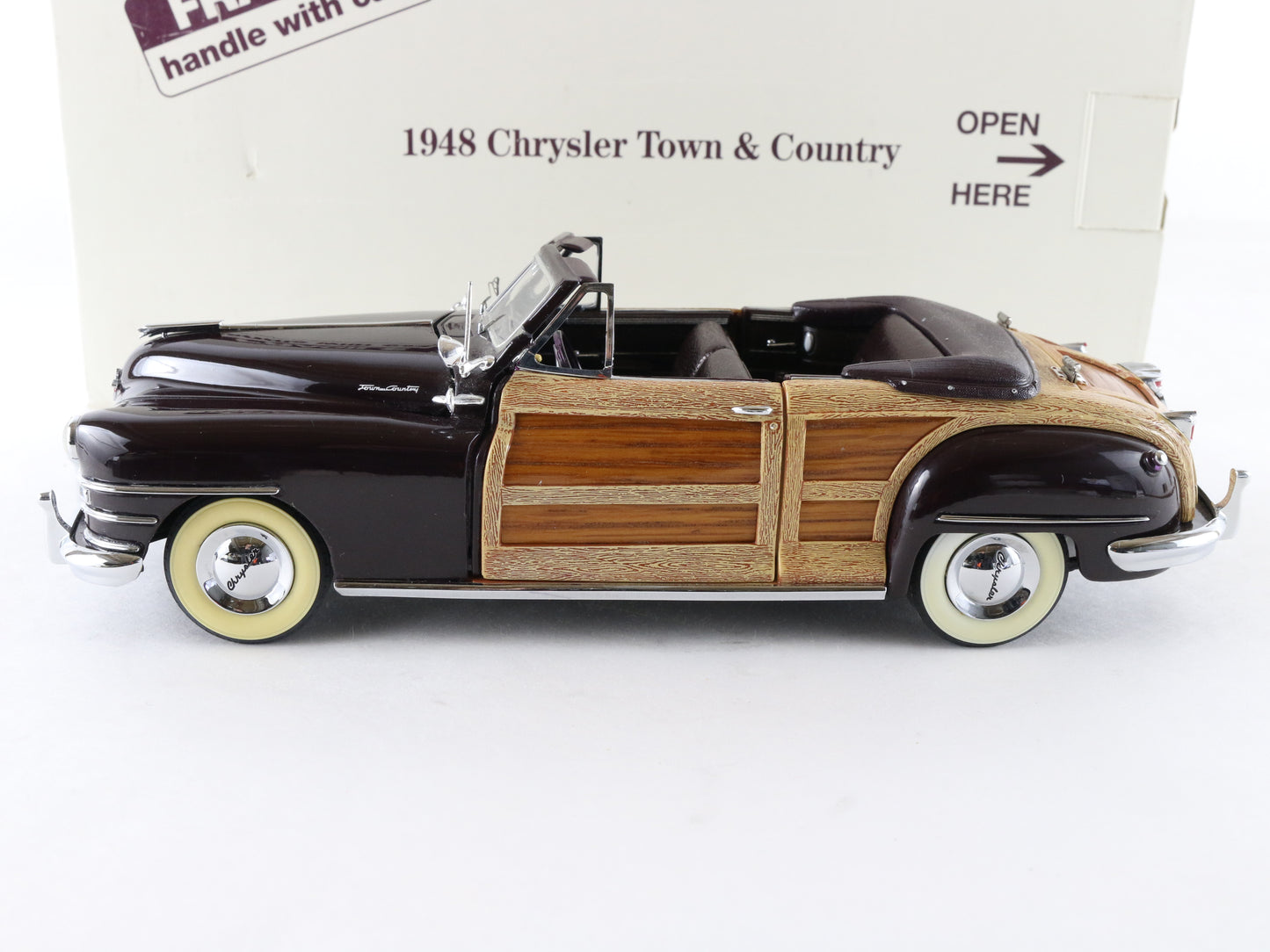 1948 Chrysler Town & Country Convertible Black Danbury Mint 1:24 Model w/ Box