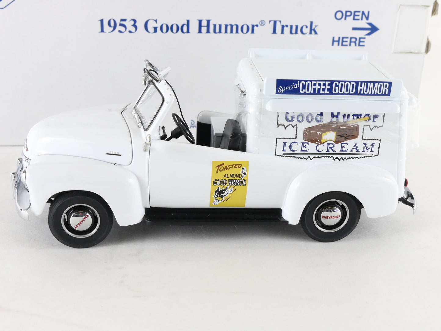 1953 Chevrolet 3100 Half-Ton Good Humor Ice Cream Truck White Danbury 1:24