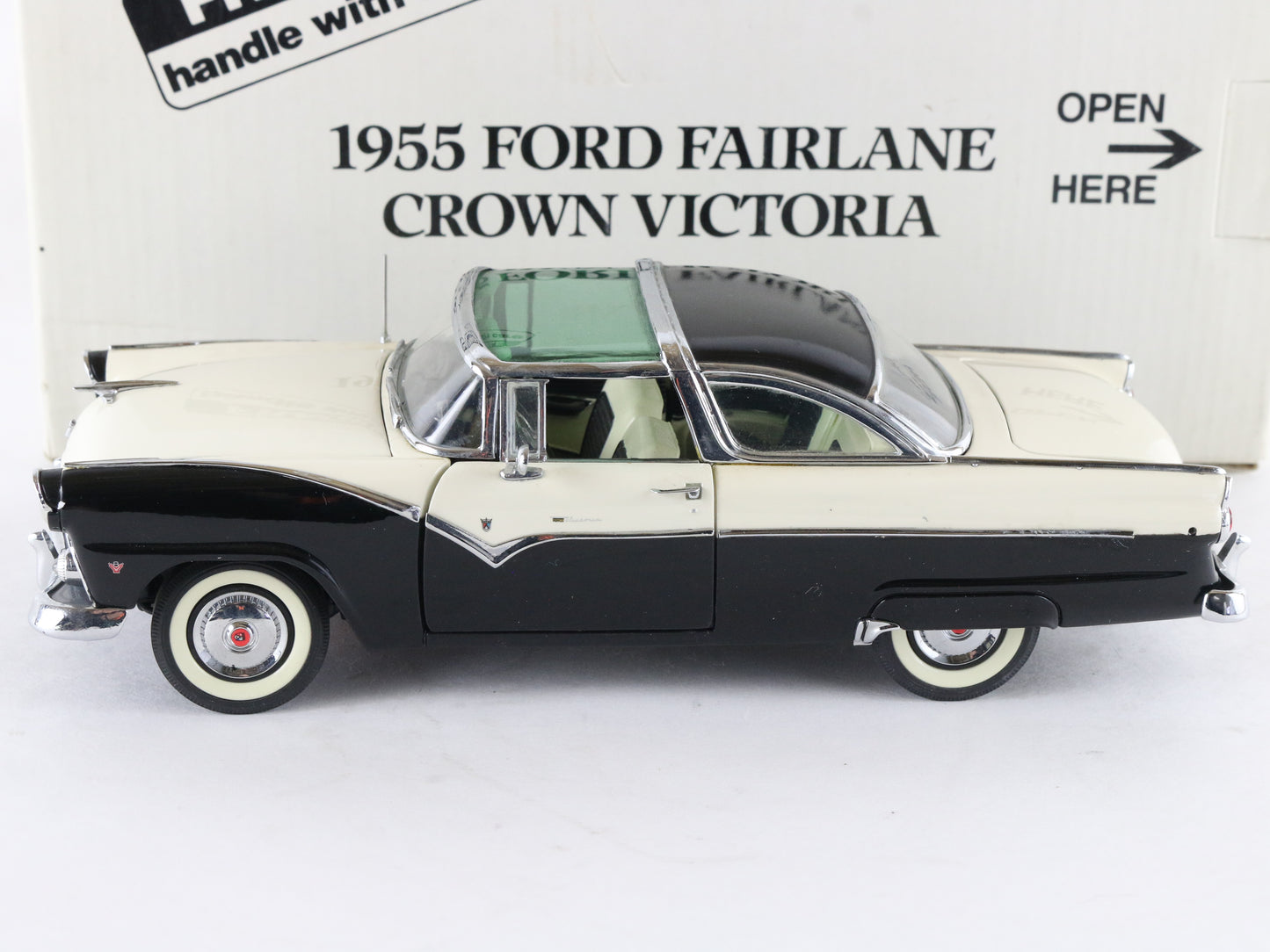 1955 Ford Fairlane Crown Victoria Black White Danbury Mint 1:24 Diecast Model