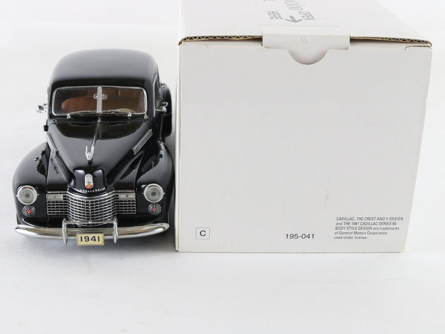1941 Cadillac Fleetwood Series 60 Special Black Danbury Mint 1:24 Diecast Model