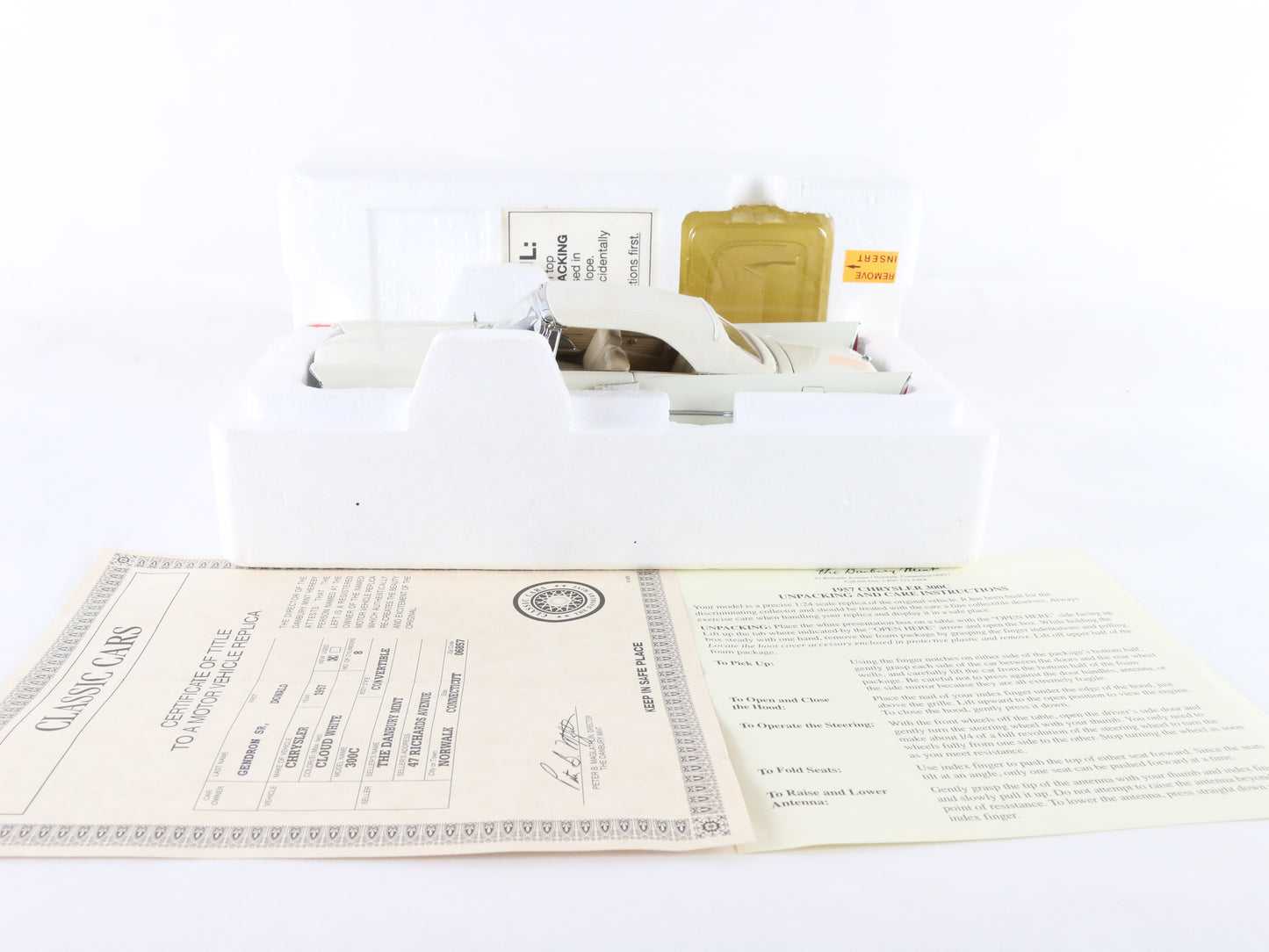 1957 Chrysler 300C Convertible White Danbury Mint 1:24 Diecast Model