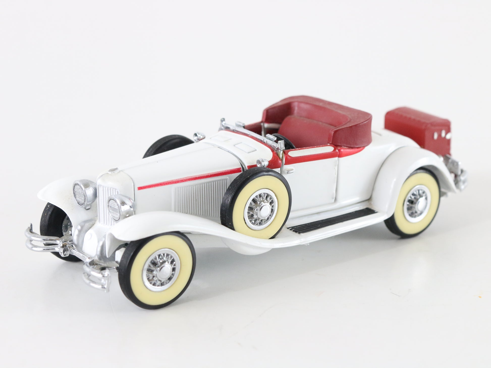 1929 Cord L29 Cabriolet White & Red Franklin Mint Model Car 1:43