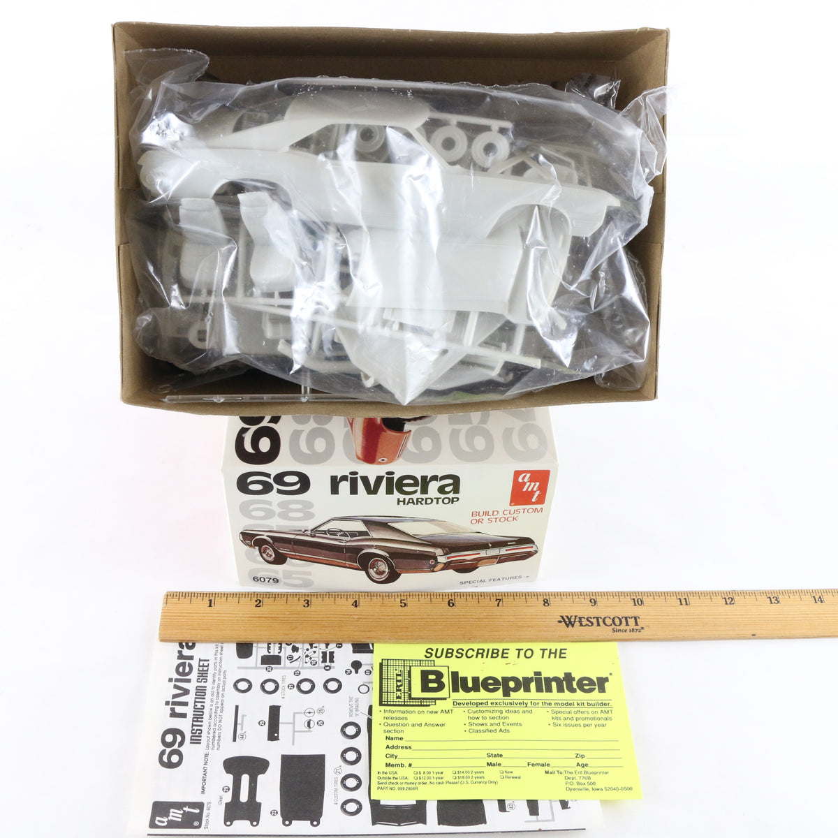 1969 '69 Buick Riviera Hardtop AMT 1:25 Model Car Kit 6079