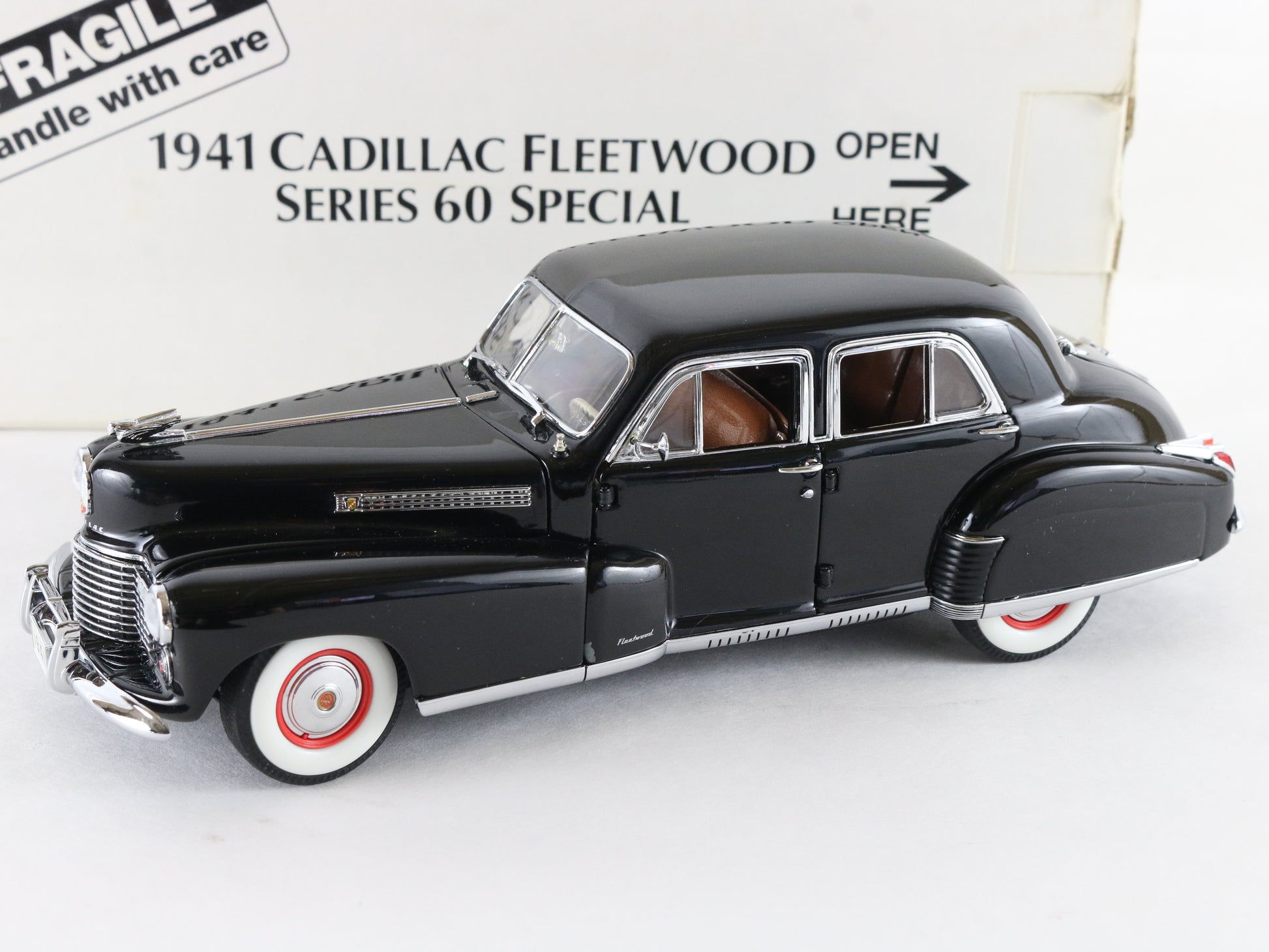1941 Cadillac Fleetwood Series 60 Special Black Classic Danbury 1:24 Diecast