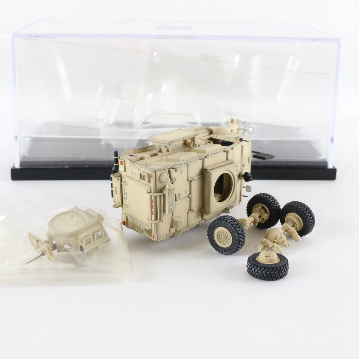 M1224 Maxxpro Mine Resistant USMC T-Model 1:72 Plastic Military Vehicle
