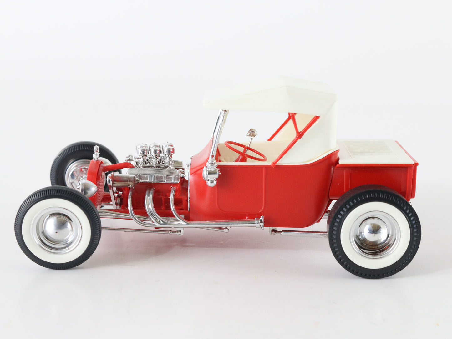 1925? Ford Model T Red & White Amt Ertl? 1:25 Built Model Car Kit