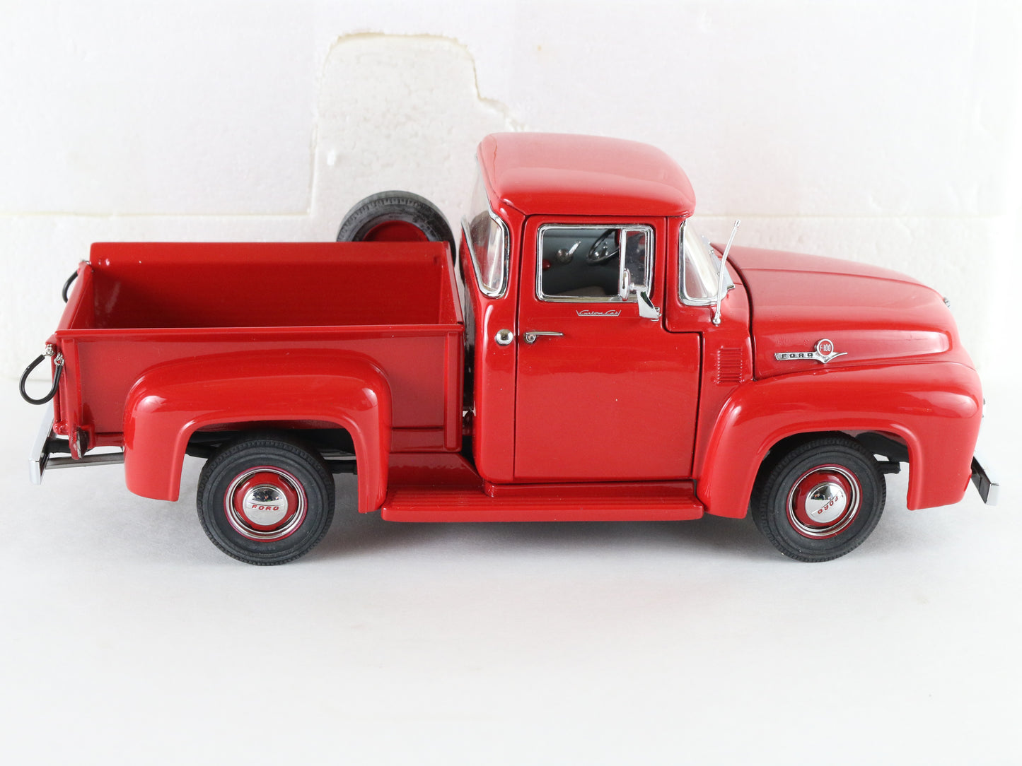 1956 Ford F-100 Pickup Truck Red Danbury Mint 1:24 Diecast Model Car