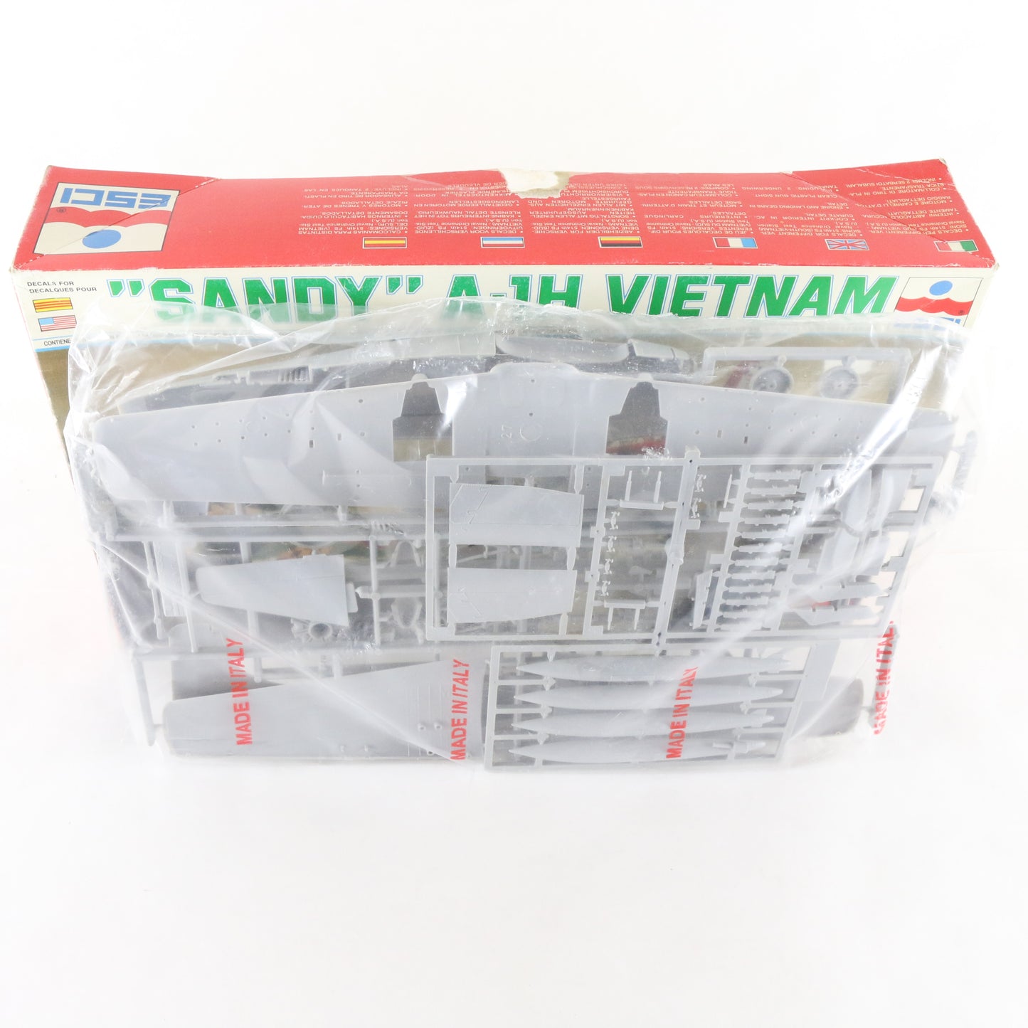 Sandy A-1H Vietnam Attack Plane Esci 1:48 Model Aircraft Kit 4075