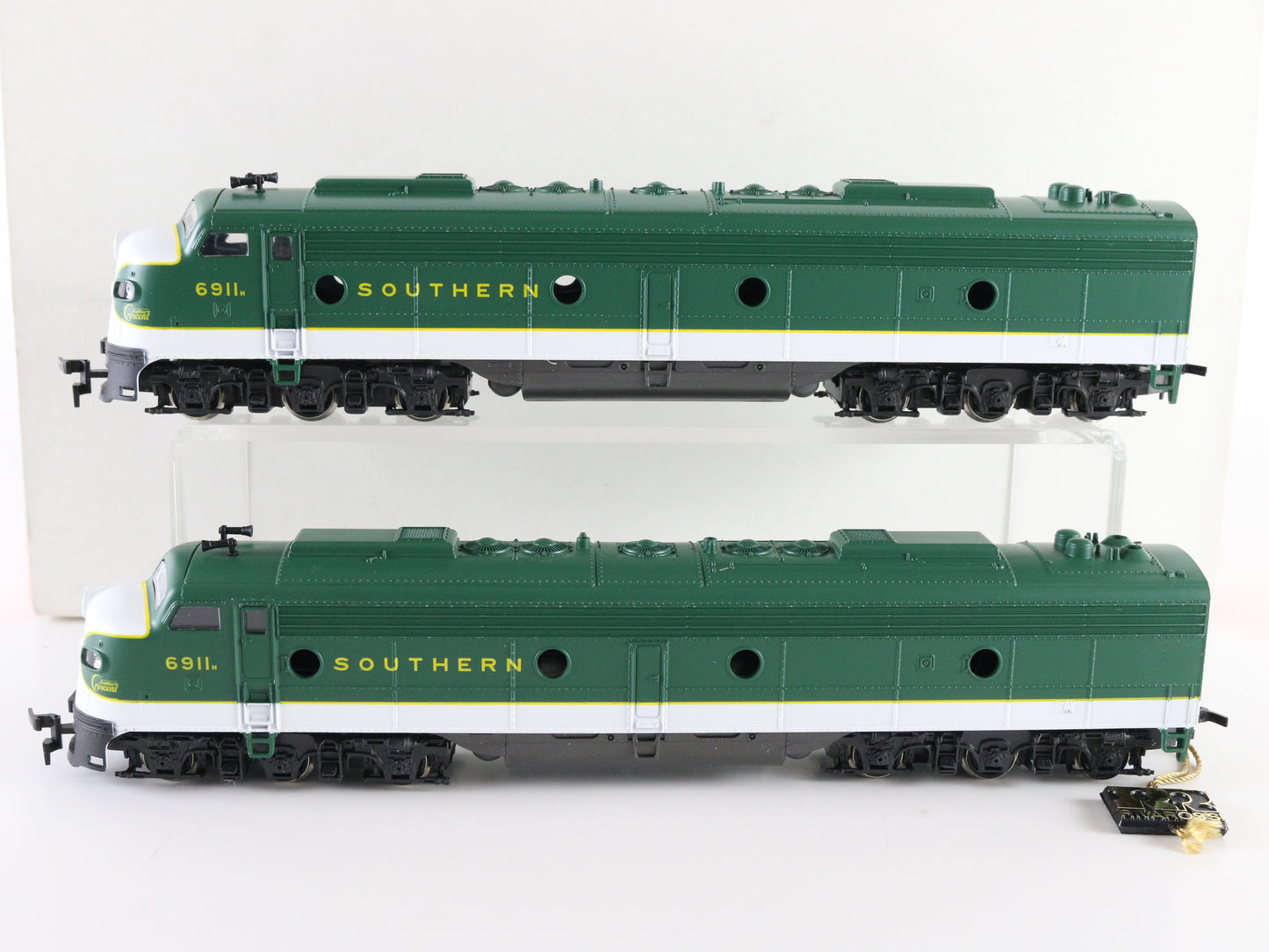 Rivarossi HO Southern Crescent 6911 EMD E-8A Diesel Locomotives Set
