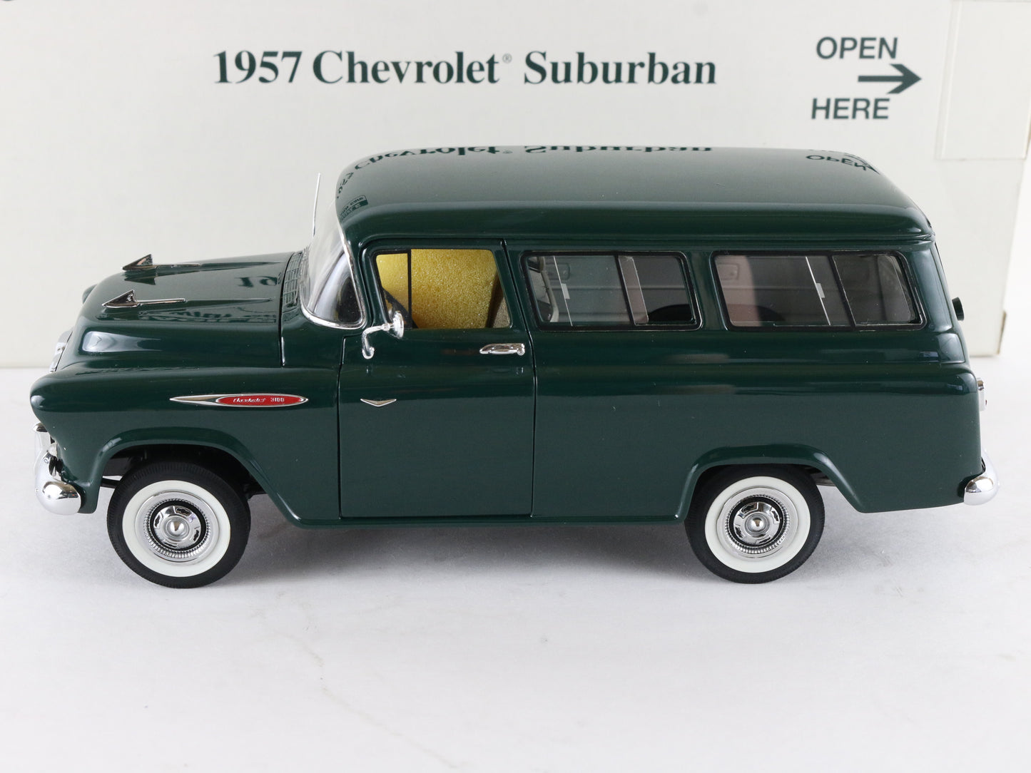 1957 Chevrolet Suburban 3100 Model DP Half-Ton Green Danbury Mint 1:24 Diecast