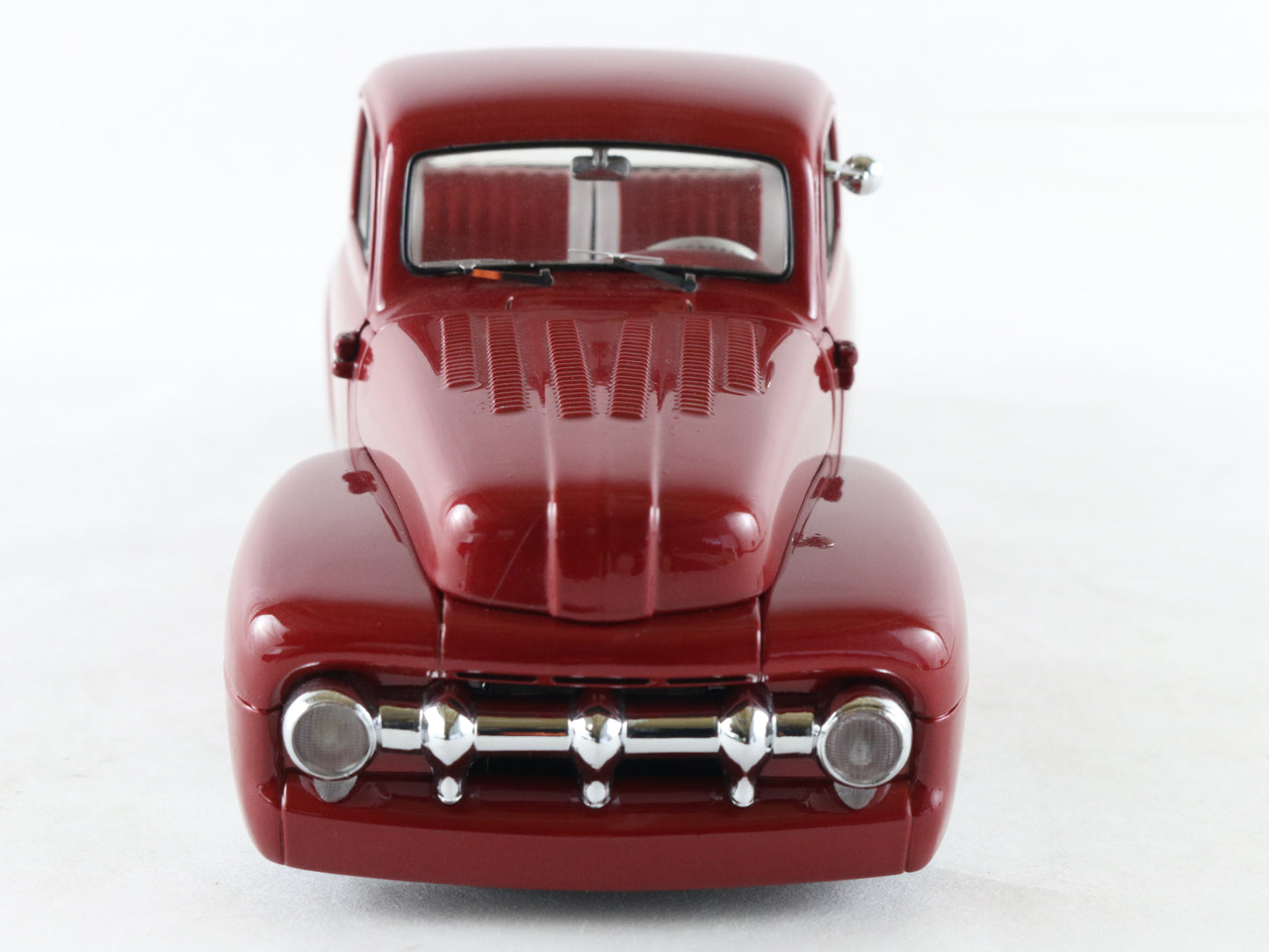 1951 Ford F1 Custom Pickup Truck Red & White Danbury Mint 1:24 Model