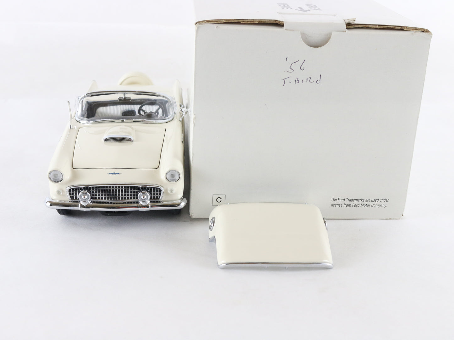 1956 Ford Thunderbird Convertible White Danbury Mint 1:24 Diecast Model