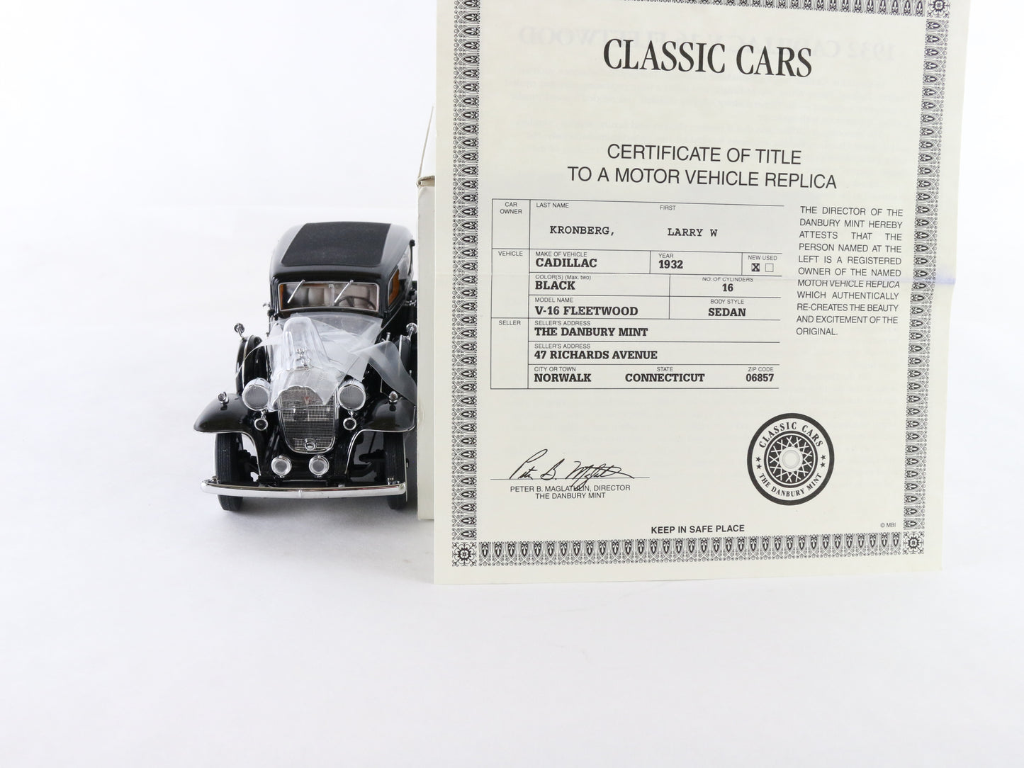 1932 Cadillac V-16 Fleetwood Sedan Black Danbury Mint 1:24 Diecast Model Car