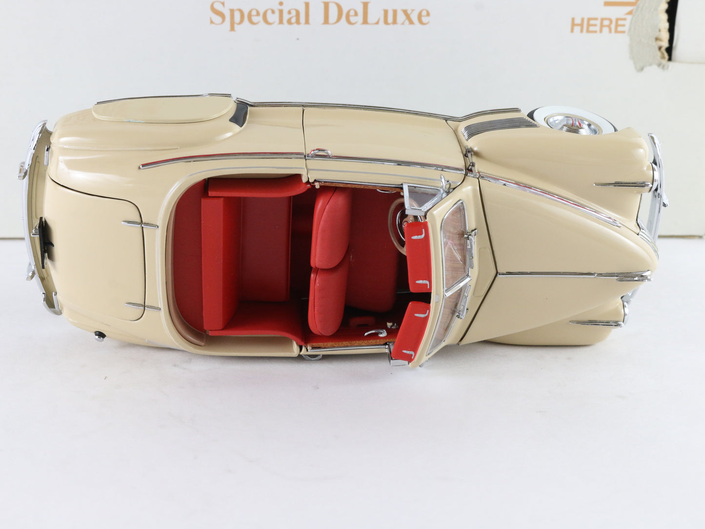 1941 Chevrolet Special Deluxe Tan Red Convertible Danbury Mint 1:24 Diecast
