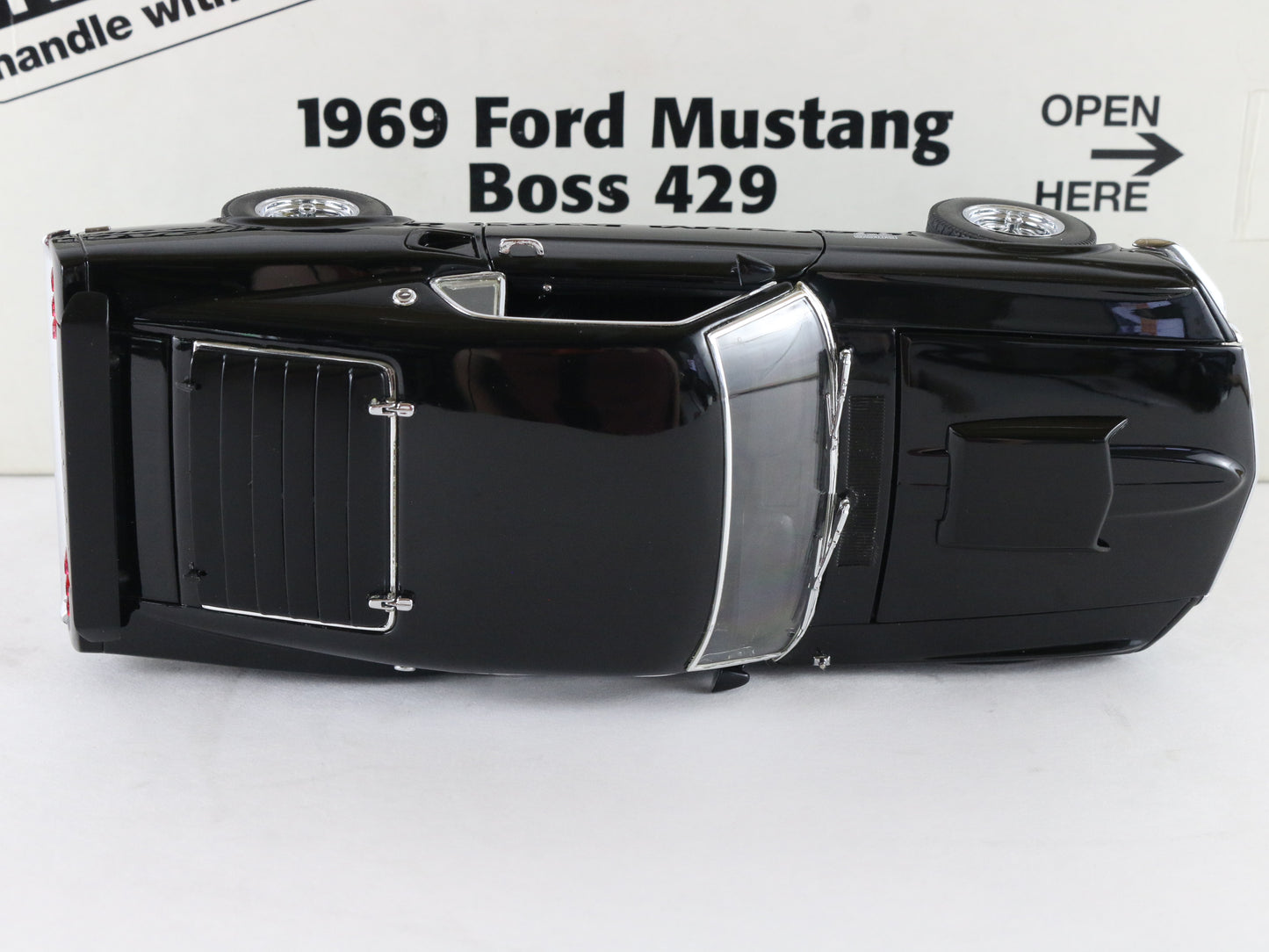 1969 Ford Mustang Boss 429 Raven Black Fastback Danbury Mint 1:24 Diecast Model