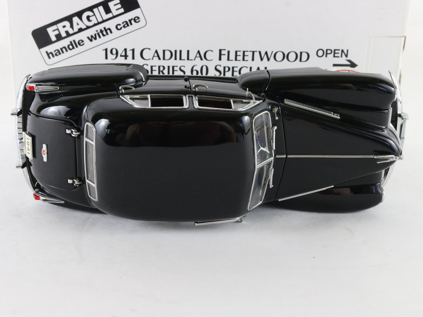 1941 Cadillac Fleetwood Series 60 Special Black Danbury Mint 1:24 Diecast Model