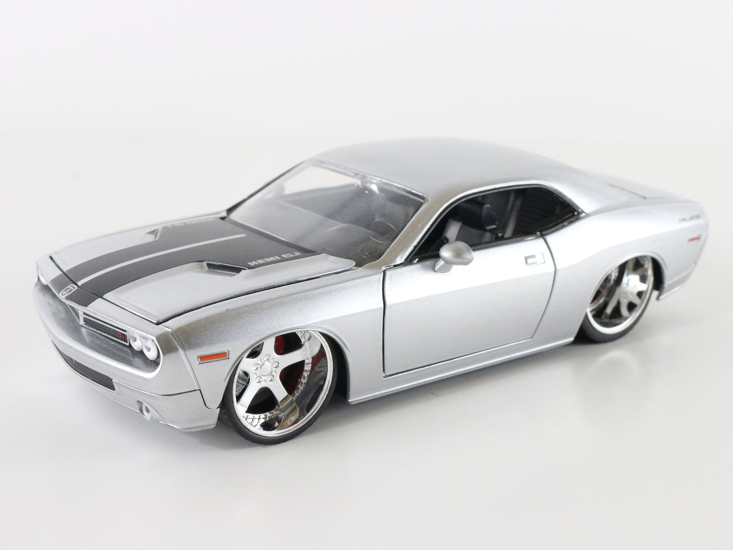 2006 Dodge Challenger Concept Silver Jada Toys Model Car 1:24